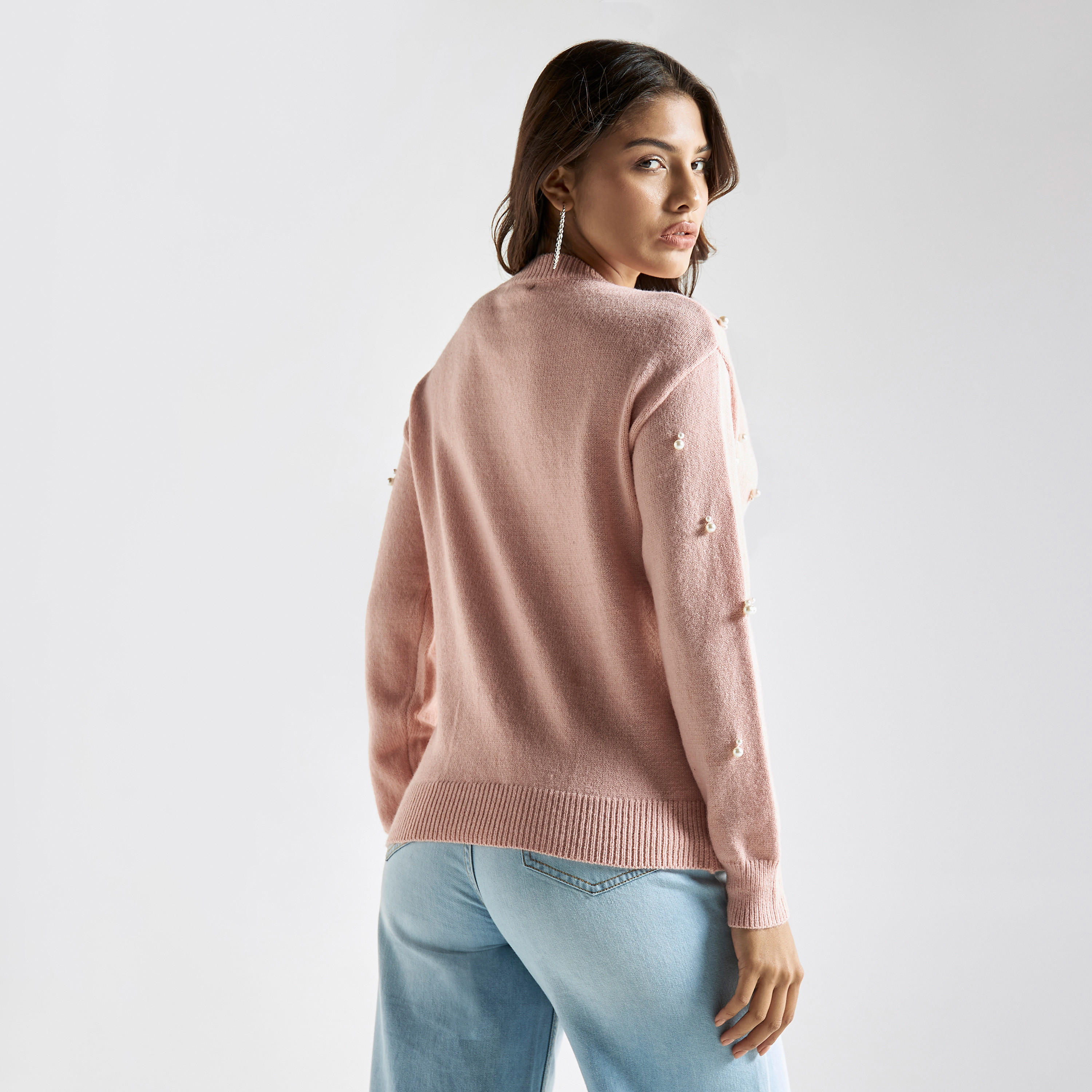 كنزة مزيّنة باللؤلؤ بياقة ضيقة وأكمام طويلة-women-clothing-cardigansandjumpers-jumpers-image-3