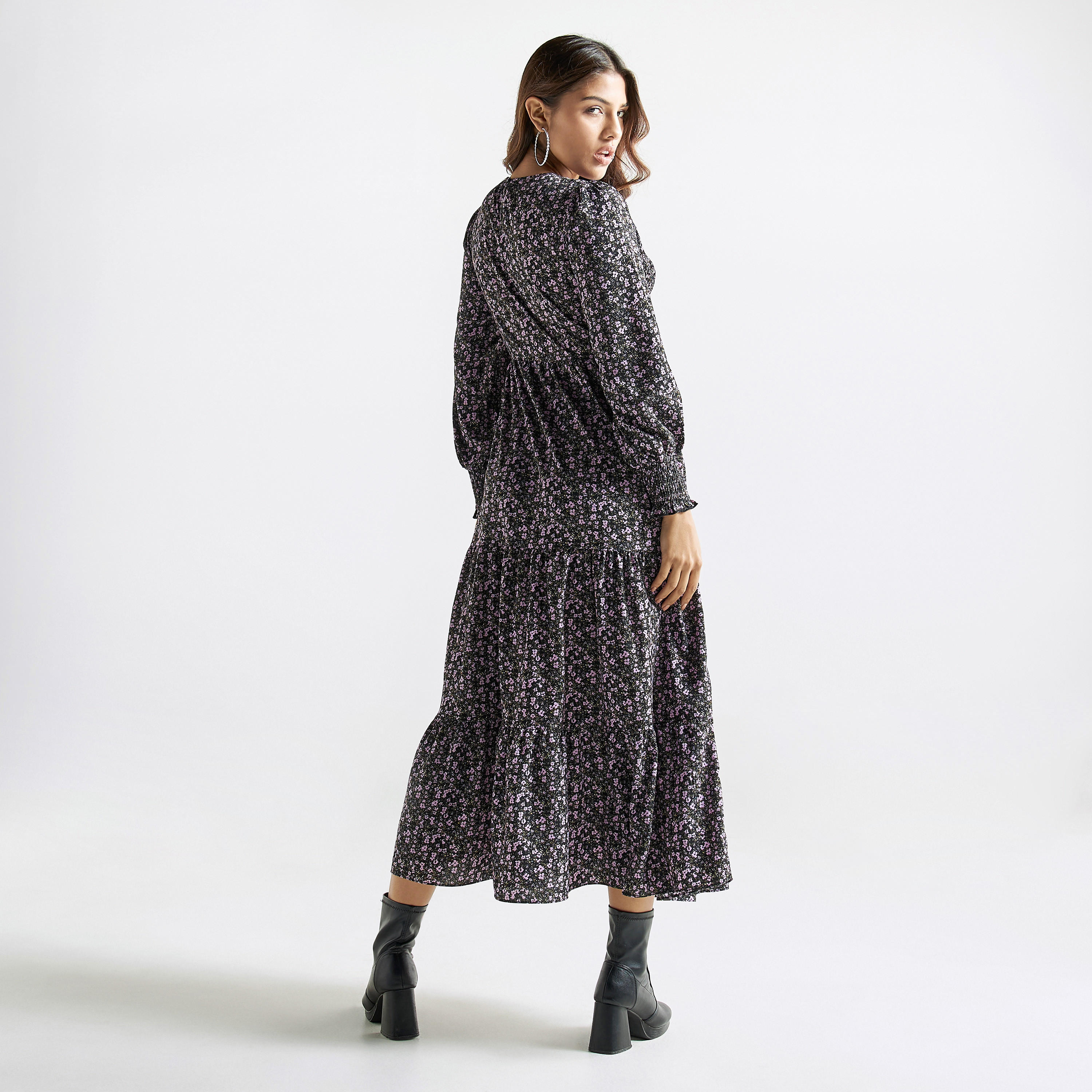 فستان متعدّد الطبقات بطبعات أزهار وياقة ضيقة وأكمام طويلة-women-clothing-dresses-image-3