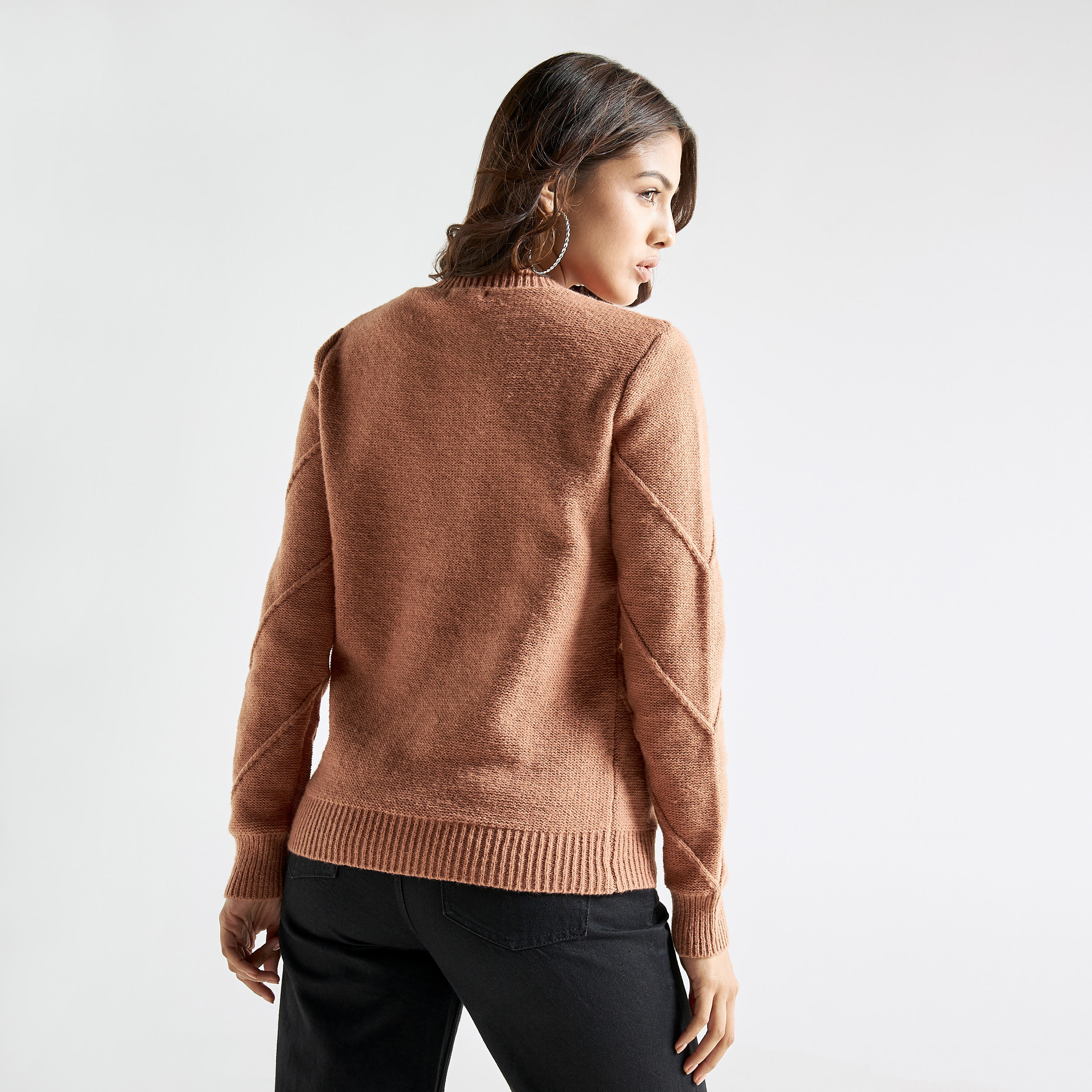 كنزة مزيّنة بياقة عالية وأكمام طويلة-women-clothing-cardigansandjumpers-jumpers-image-3