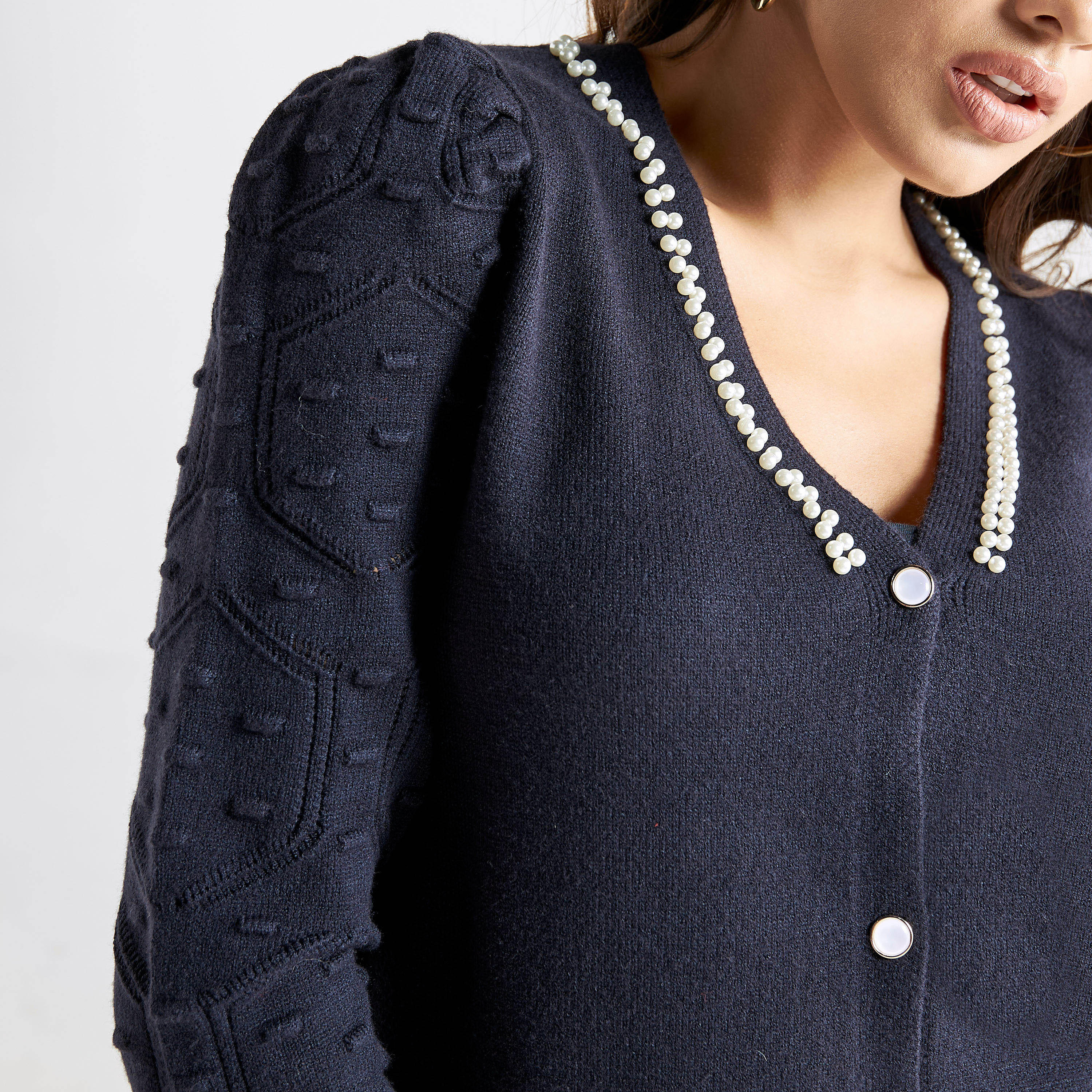كارديجان مزيّن باللؤلؤ بياقة v وأكمام طويلة-women-winterwear-cardigansandjumpers-cardigans-image-8
