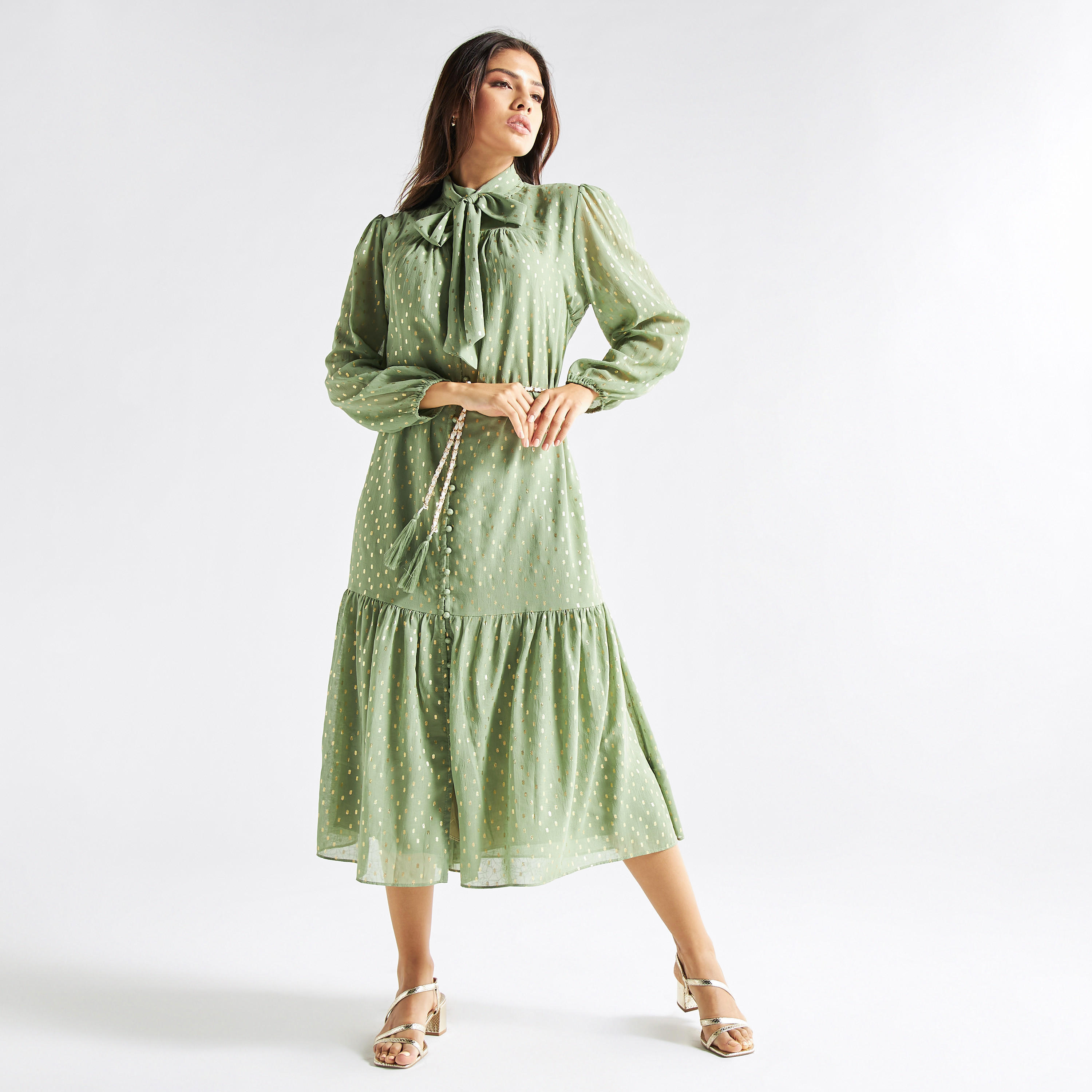 فستان بارز الملمس بأكمام طويلة وياقة فيونكة-women-clothing-dresses-image-1