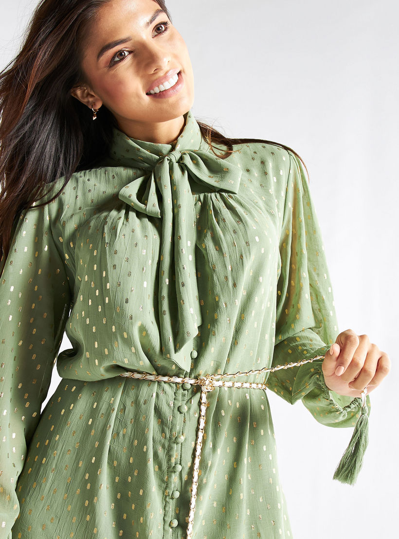 فستان بارز الملمس بأكمام طويلة وياقة فيونكة-women-clothing-dresses-image-4