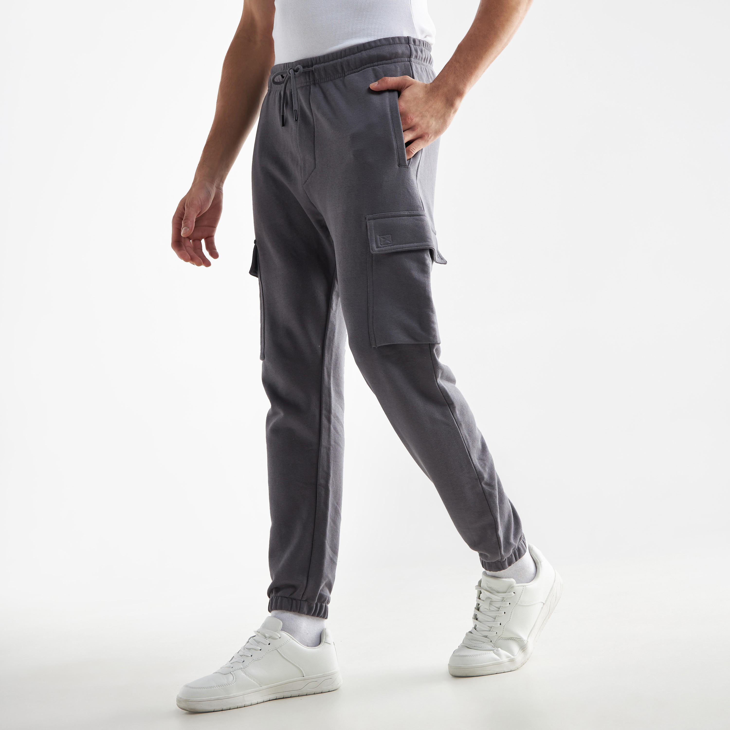 بنطلون رياضي سادة بخصر مرن وجيوب-men-clothing-bottoms-joggers-image-4