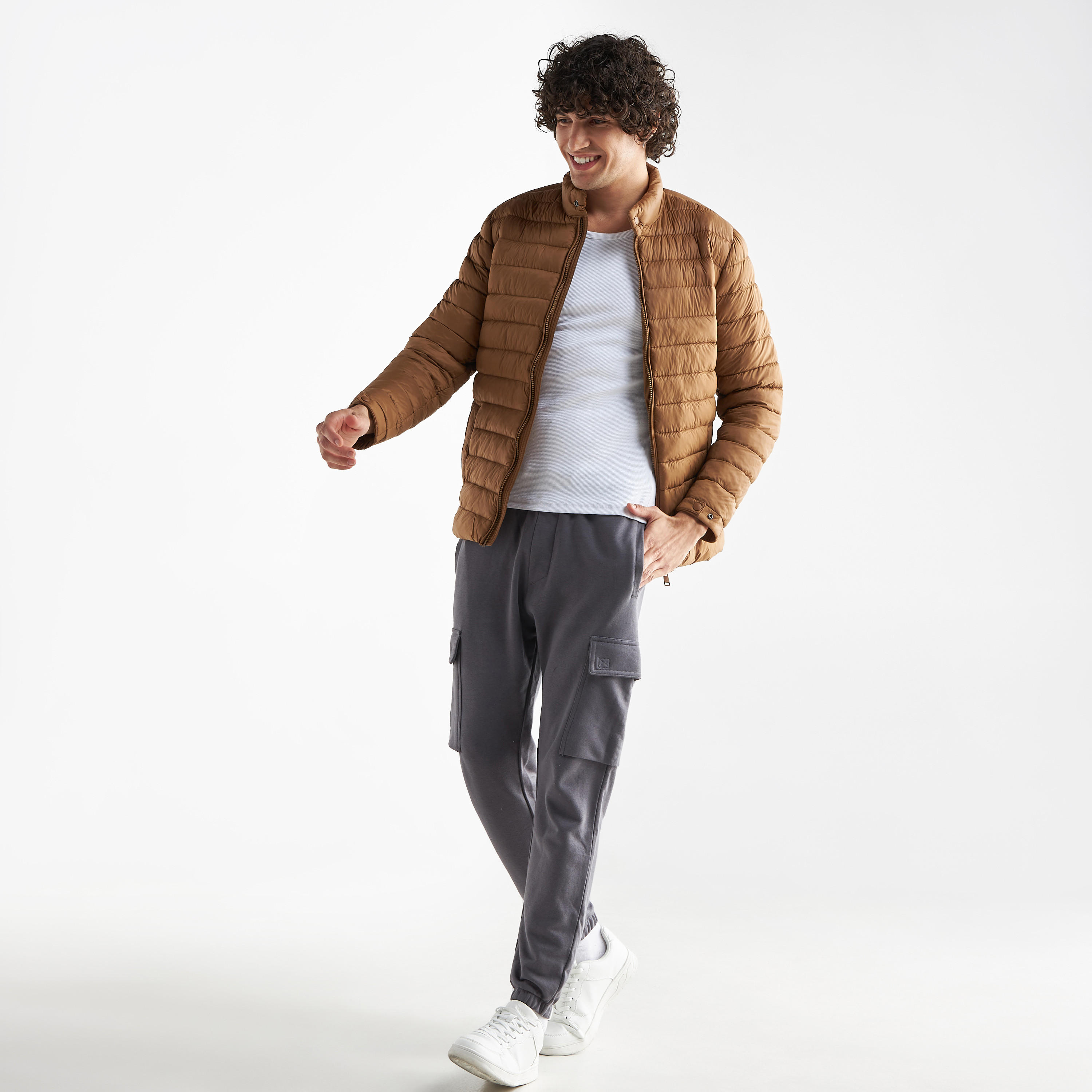 بنطلون رياضي سادة بخصر مرن وجيوب-men-clothing-bottoms-joggers-image-3