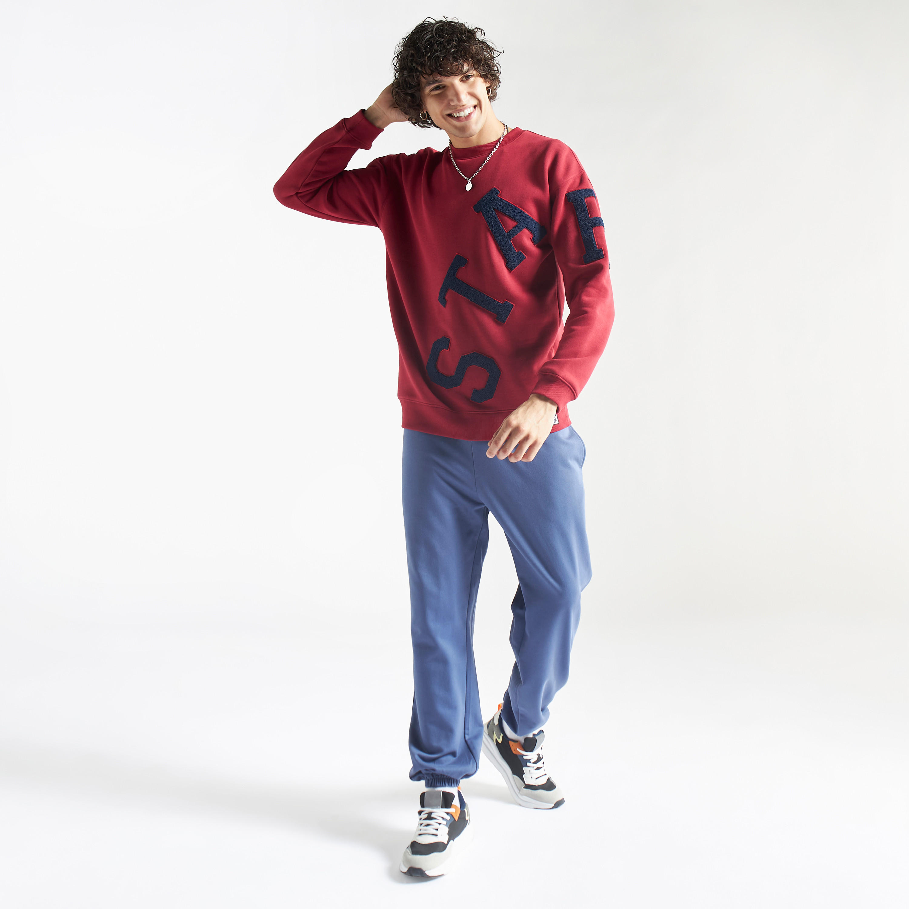 سويت شيرت بأكمام طويلة وزخارف-men-winterwear-hoodiesandsweatshirts-image-2