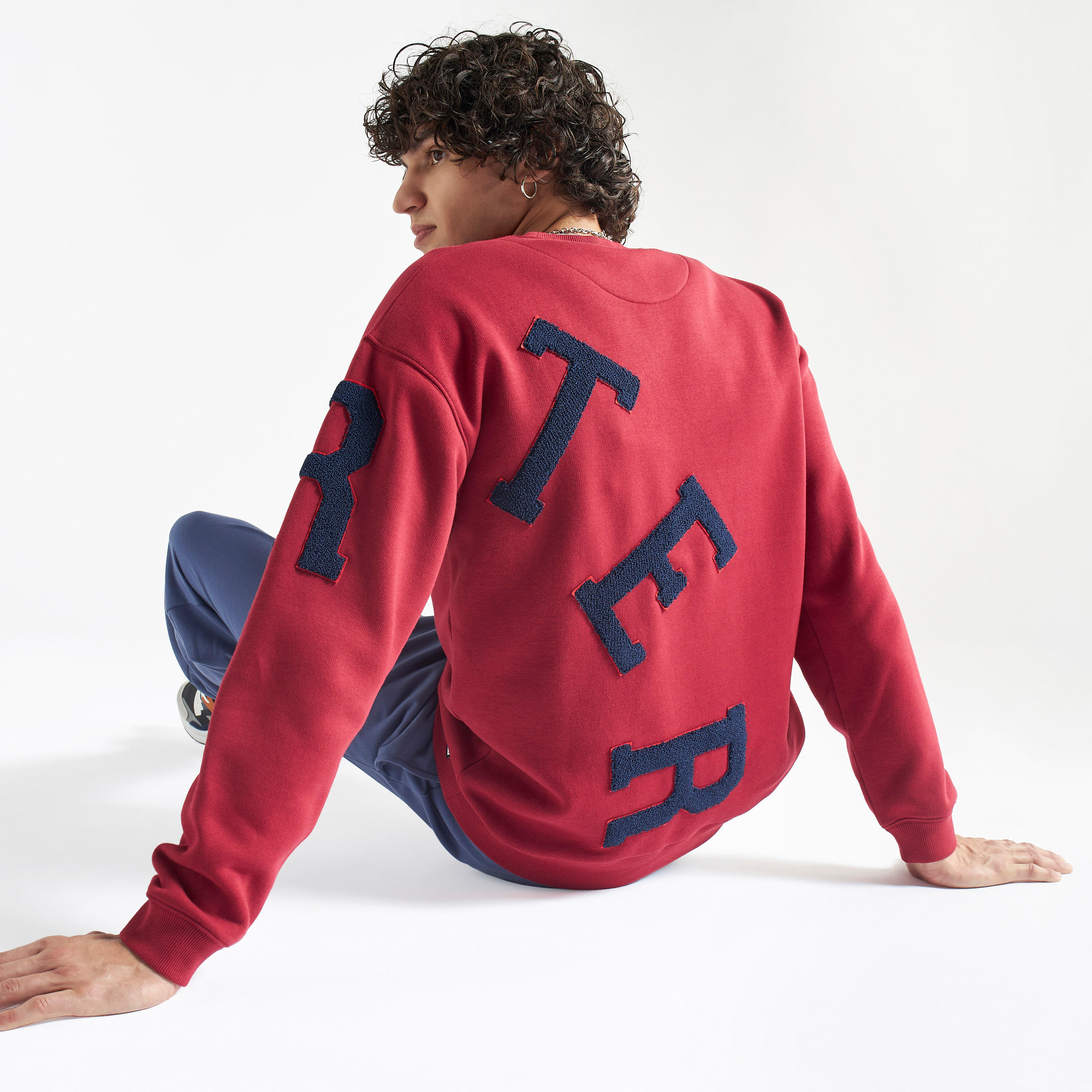 سويت شيرت بأكمام طويلة وزخارف-men-winterwear-hoodiesandsweatshirts-image-3