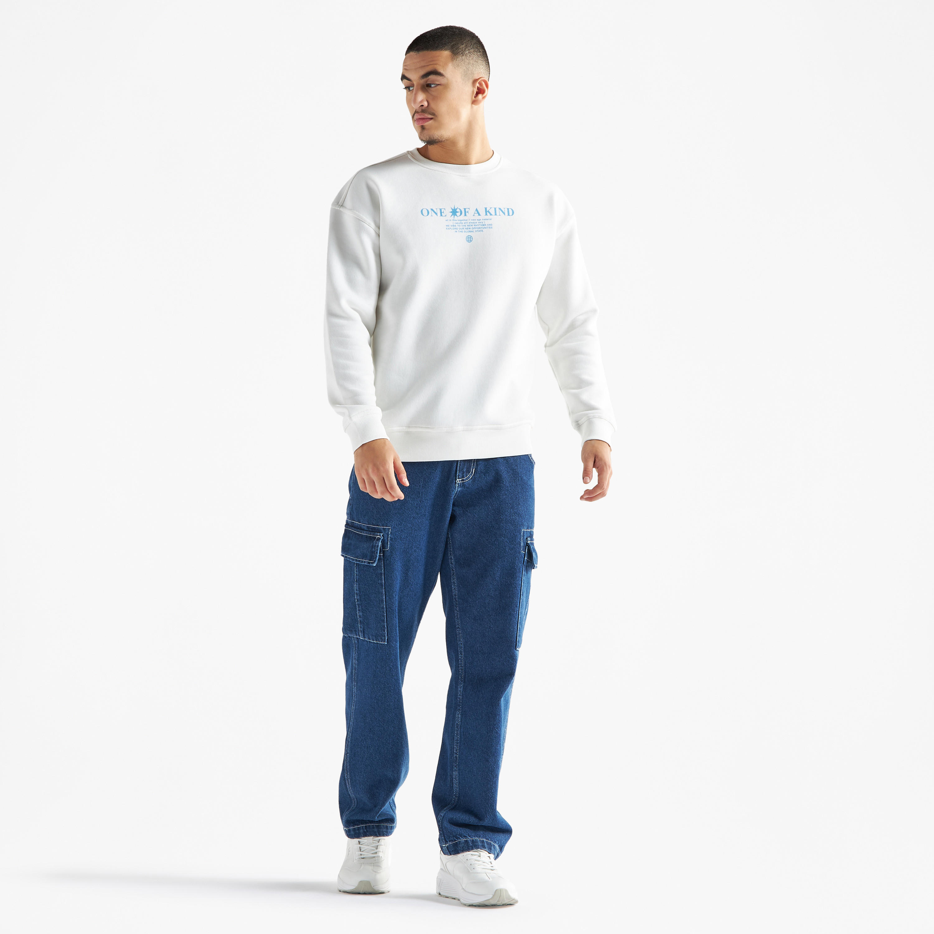 سويت شيرت بياقة ضيقة وأكمام طويلة وطبعات-men-winterwear-hoodiesandsweatshirts-image-2