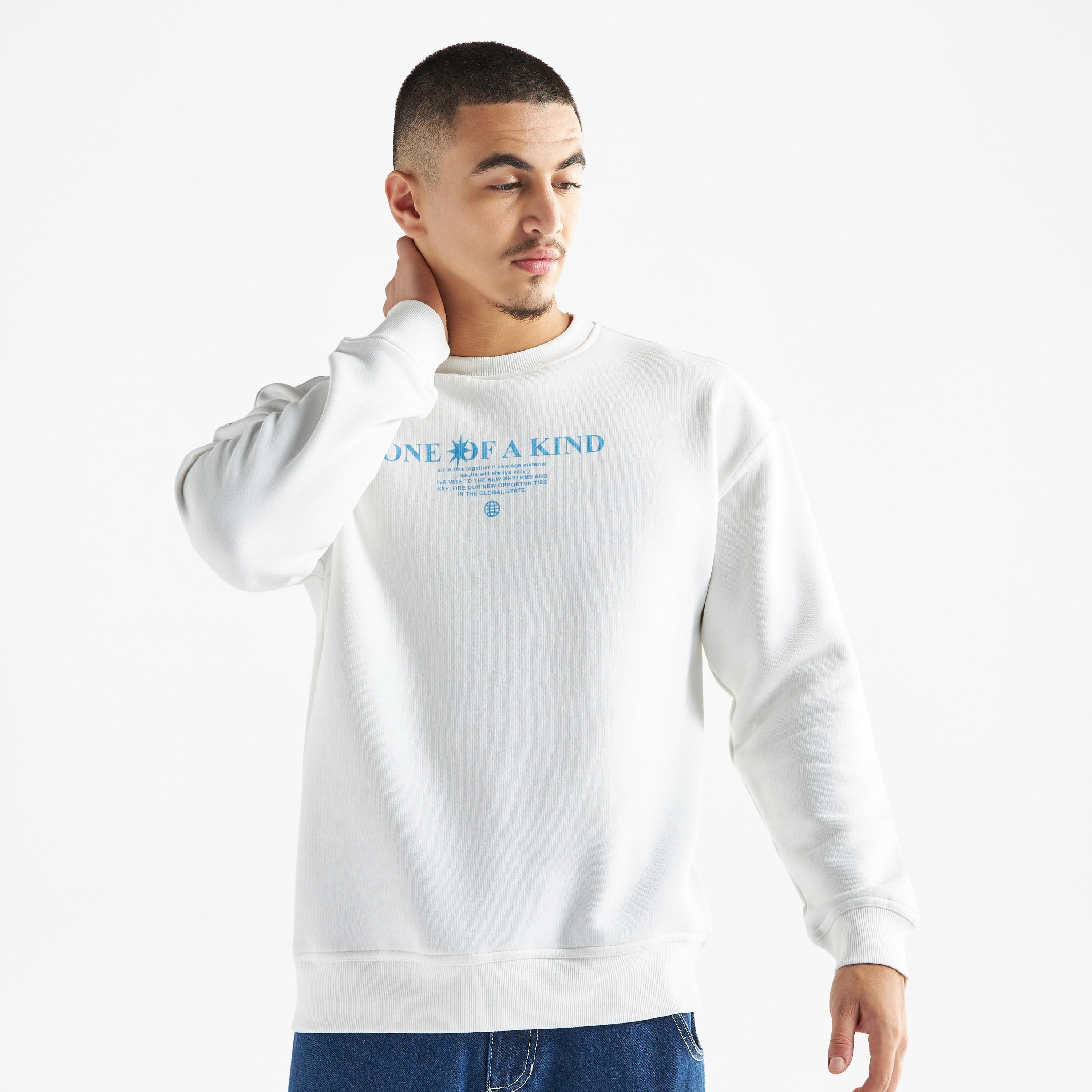 سويت شيرت بياقة ضيقة وأكمام طويلة وطبعات-men-winterwear-hoodiesandsweatshirts-image-3
