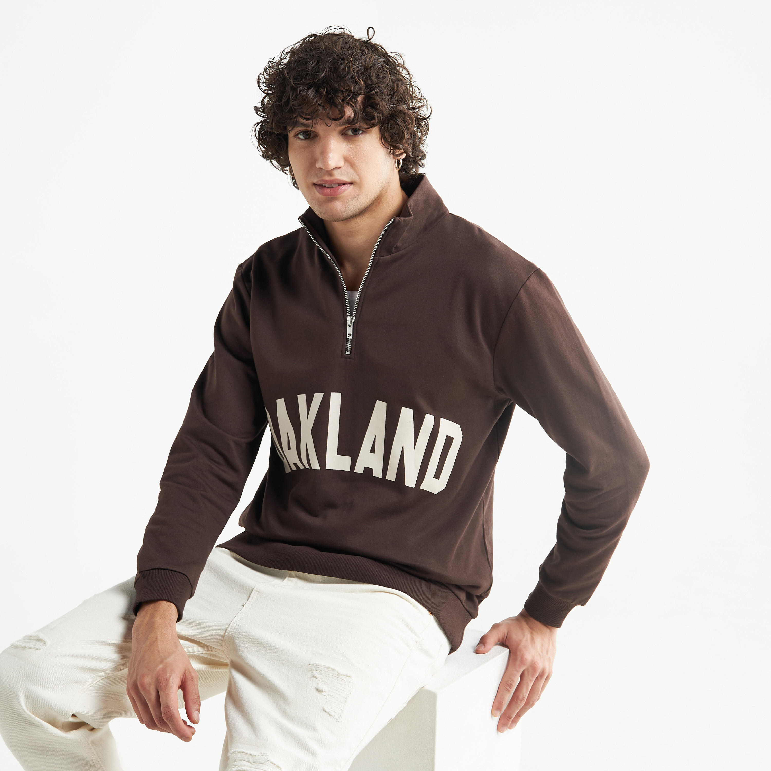 سويت شيرت بياقة عالية وطبعات وأكمام طويلة وسحاب إغلاق-men-winterwear-hoodiesandsweatshirts-image-1