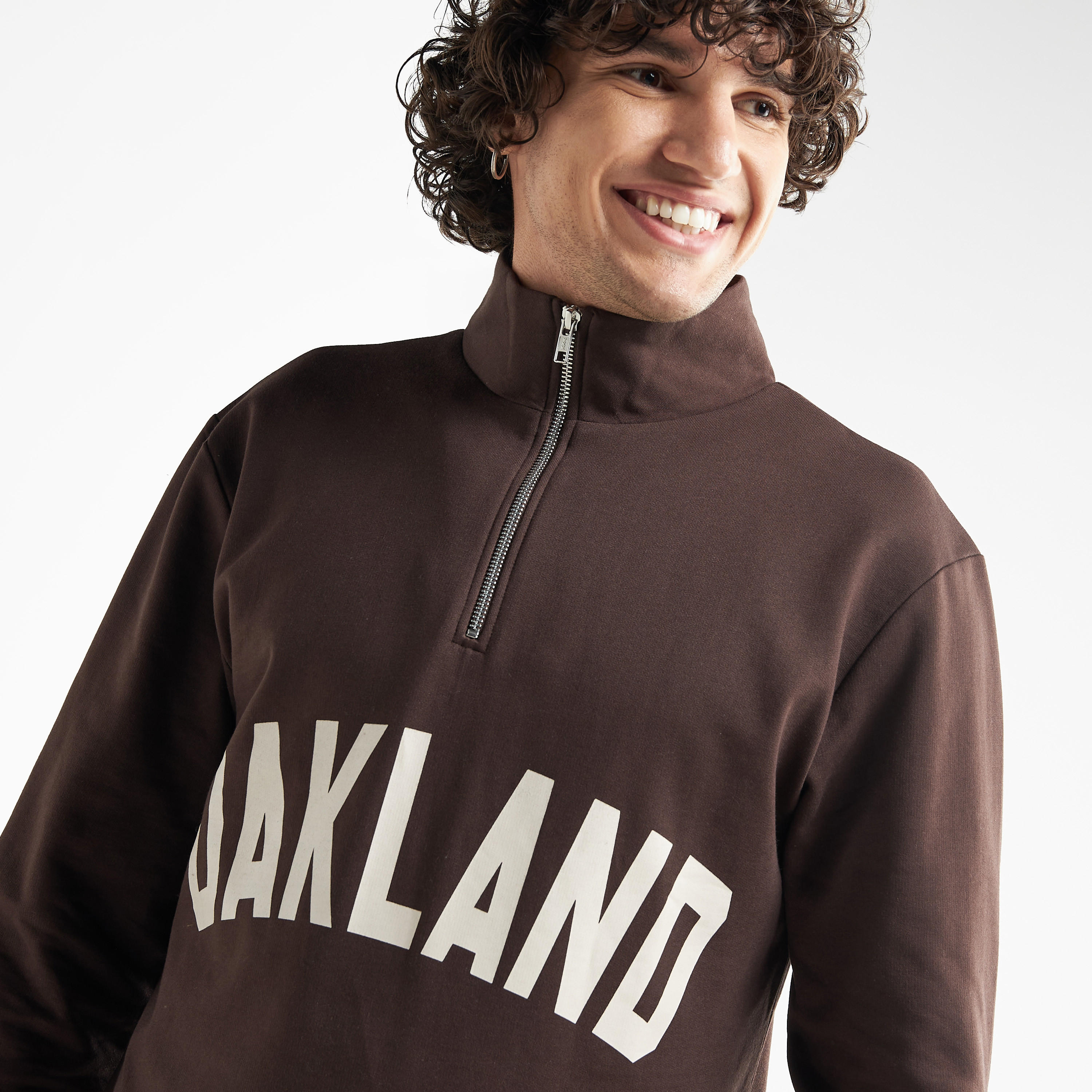 سويت شيرت بياقة عالية وطبعات وأكمام طويلة وسحاب إغلاق-men-winterwear-hoodiesandsweatshirts-image-4