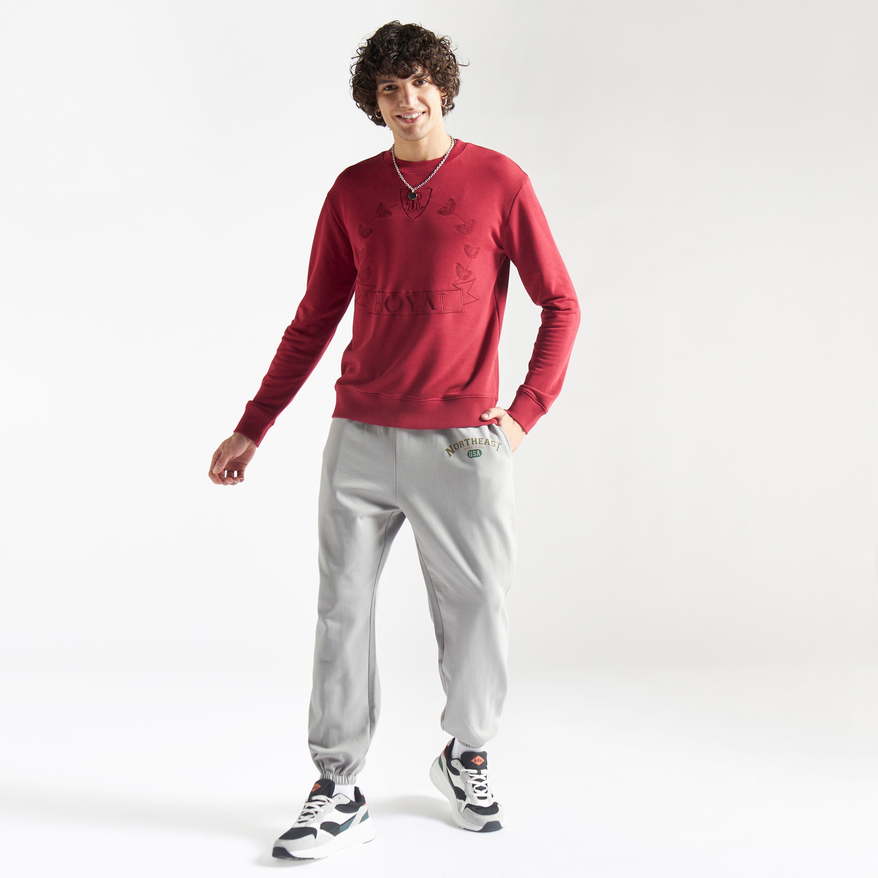بنطلون رياضي بخصر مطاطي وجيوب وطبعات-men-clothing-bottoms-joggers-image-2