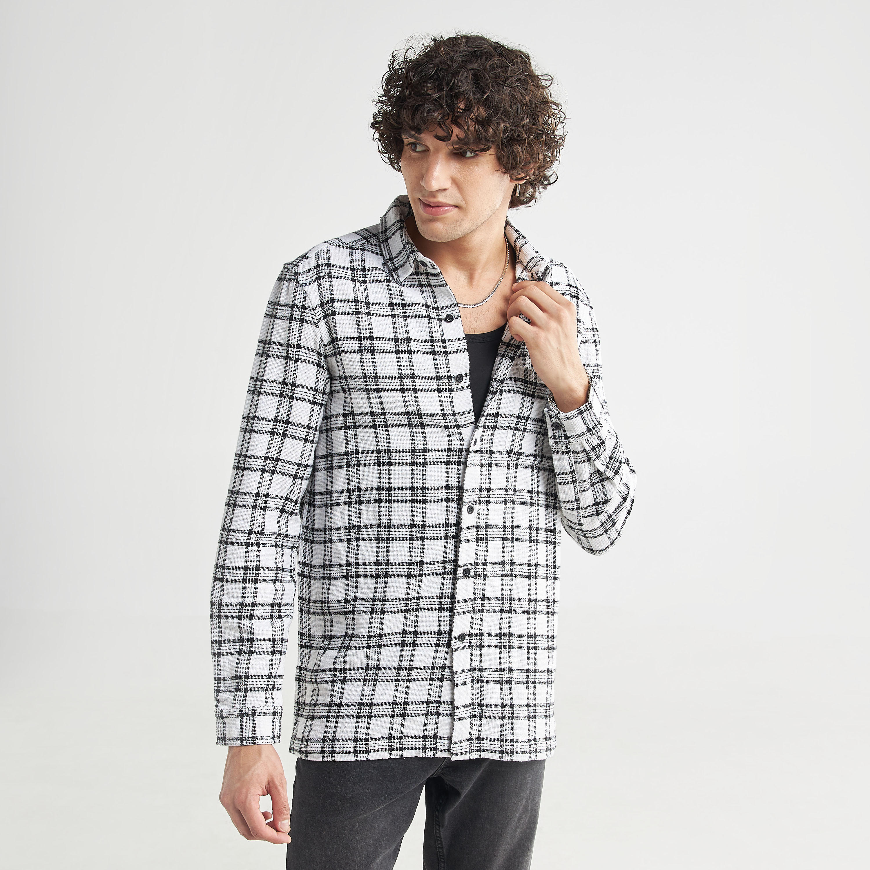 قميص كاروهات بأكمام طويلة وجيب-men-clothing-shirts-image-4