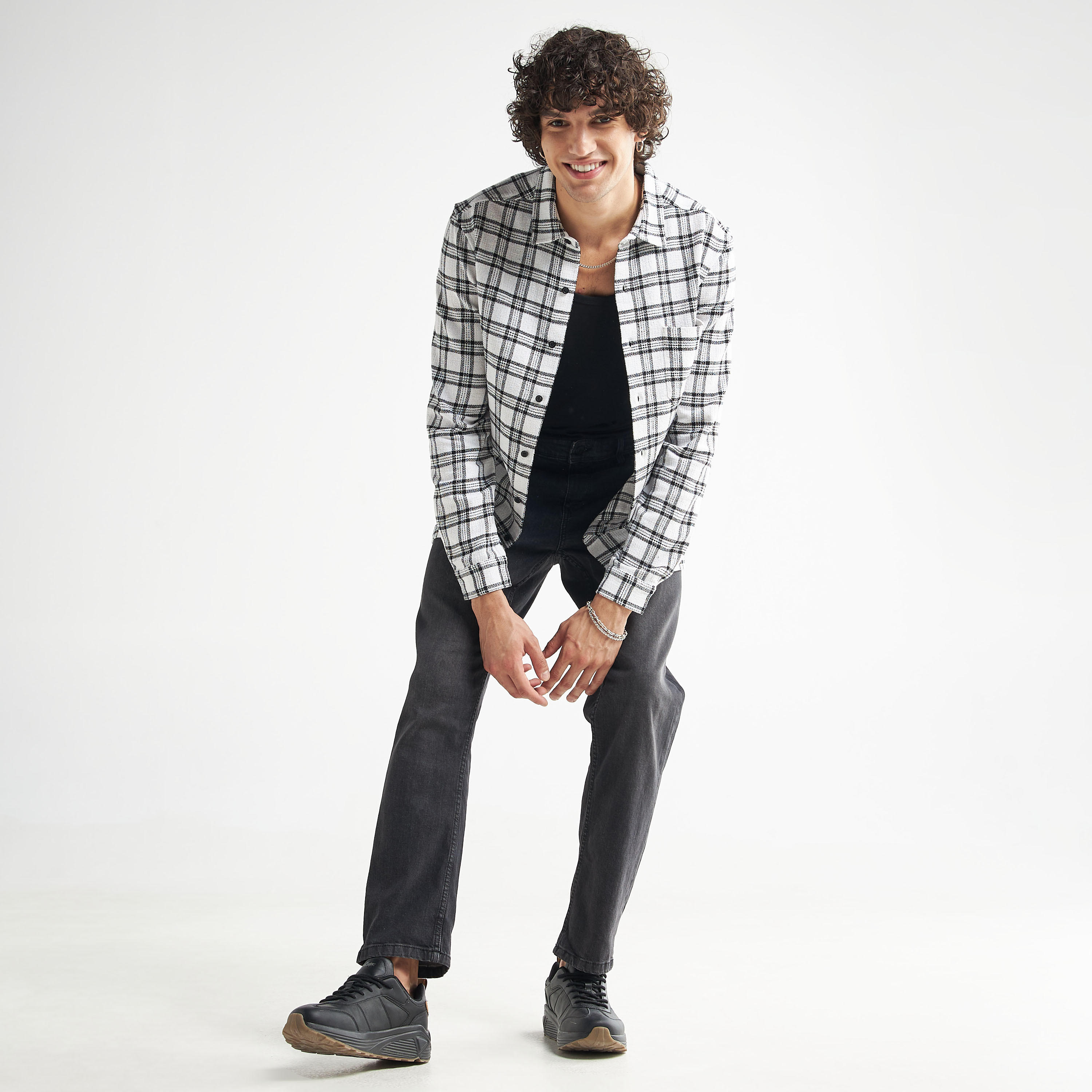 قميص كاروهات بأكمام طويلة وجيب-men-clothing-shirts-image-3