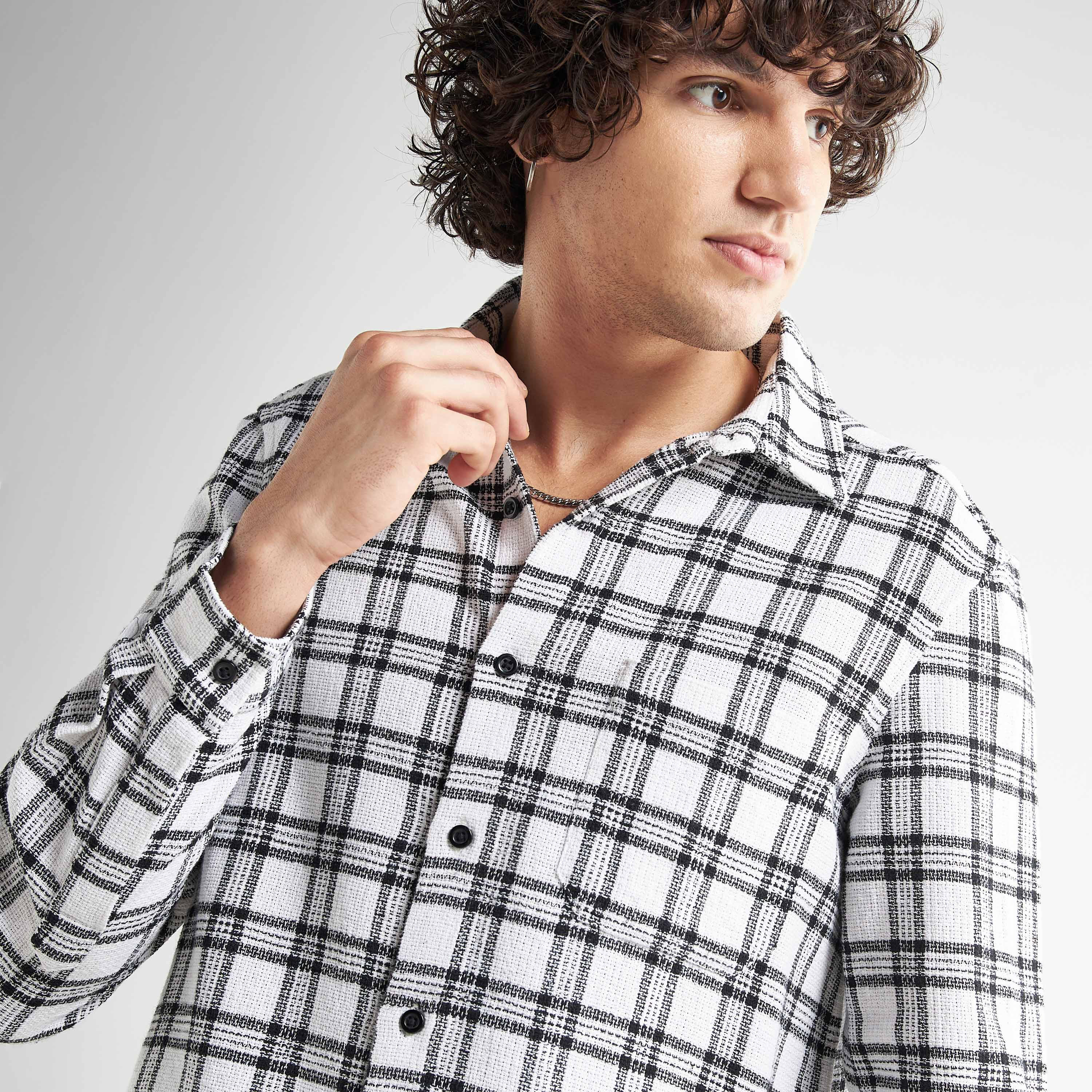 قميص كاروهات بأكمام طويلة وجيب-men-clothing-shirts-image-1