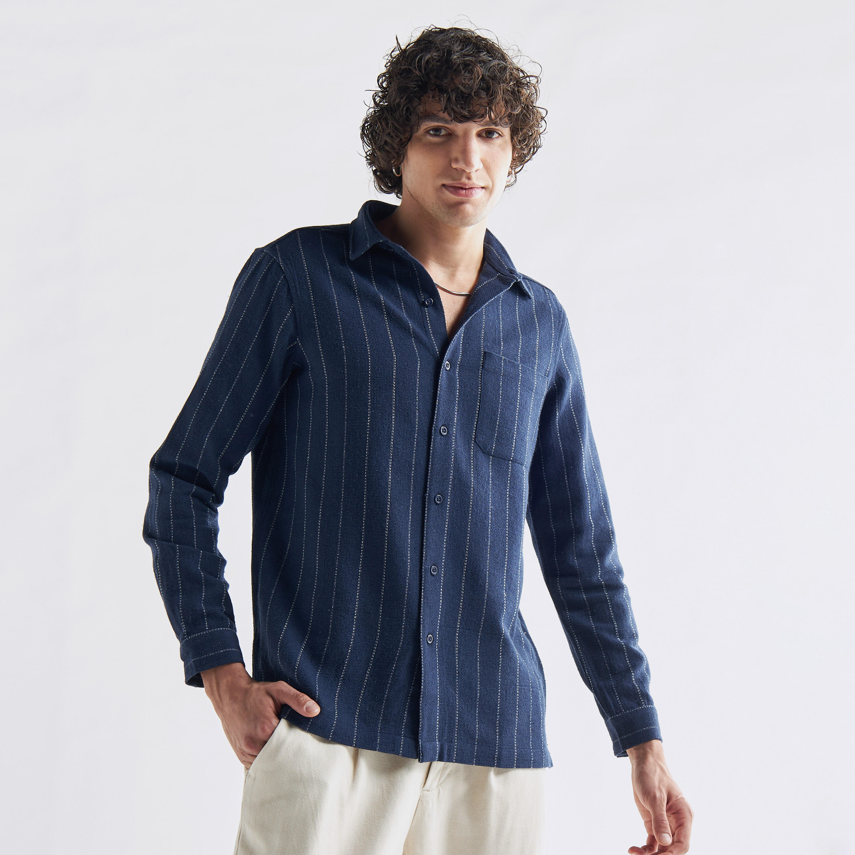 قميص بارز الملمس بأكمام طويلة وجيب-men-clothing-shirts-image-1