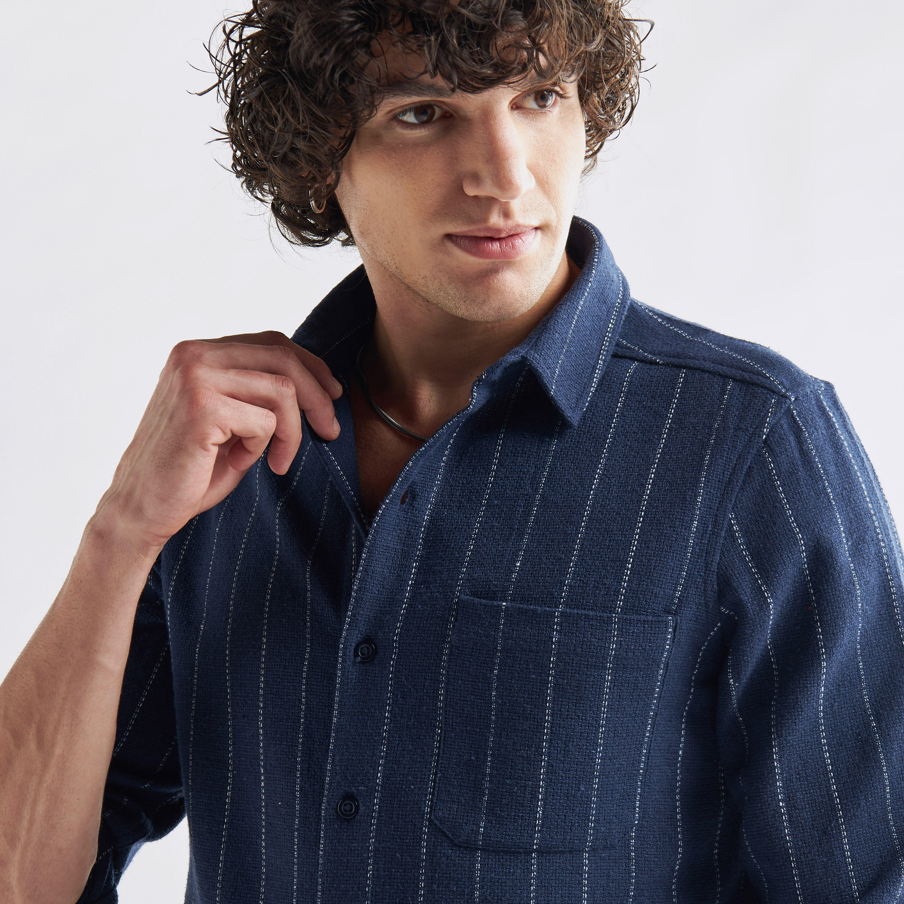 قميص بارز الملمس بأكمام طويلة وجيب-men-clothing-shirts-image-4