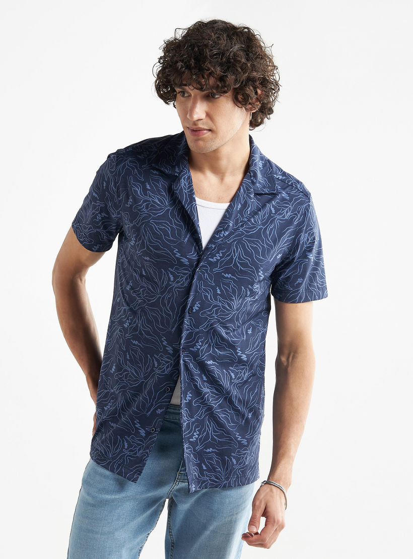 قميص بياقة كامب وأكمام قصيرة وطبعات-men-clothing-shirts-image-4