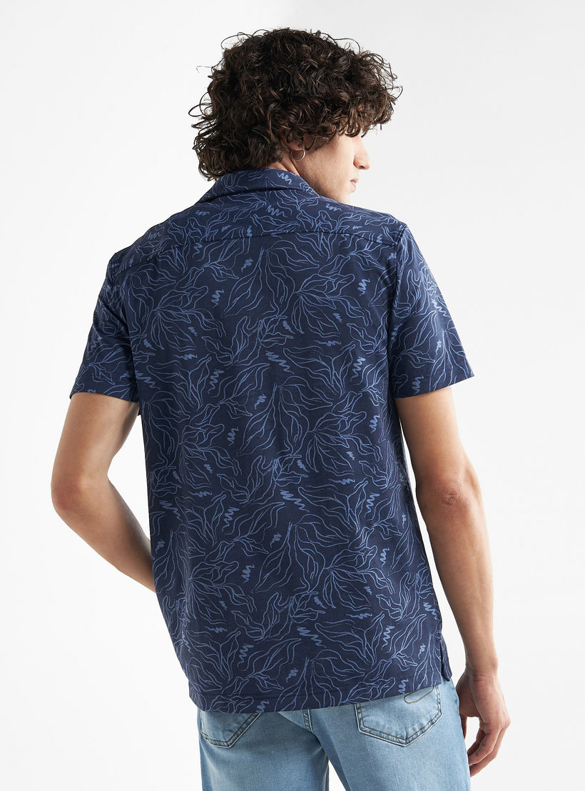 قميص بياقة كامب وأكمام قصيرة وطبعات-men-clothing-shirts-image-2