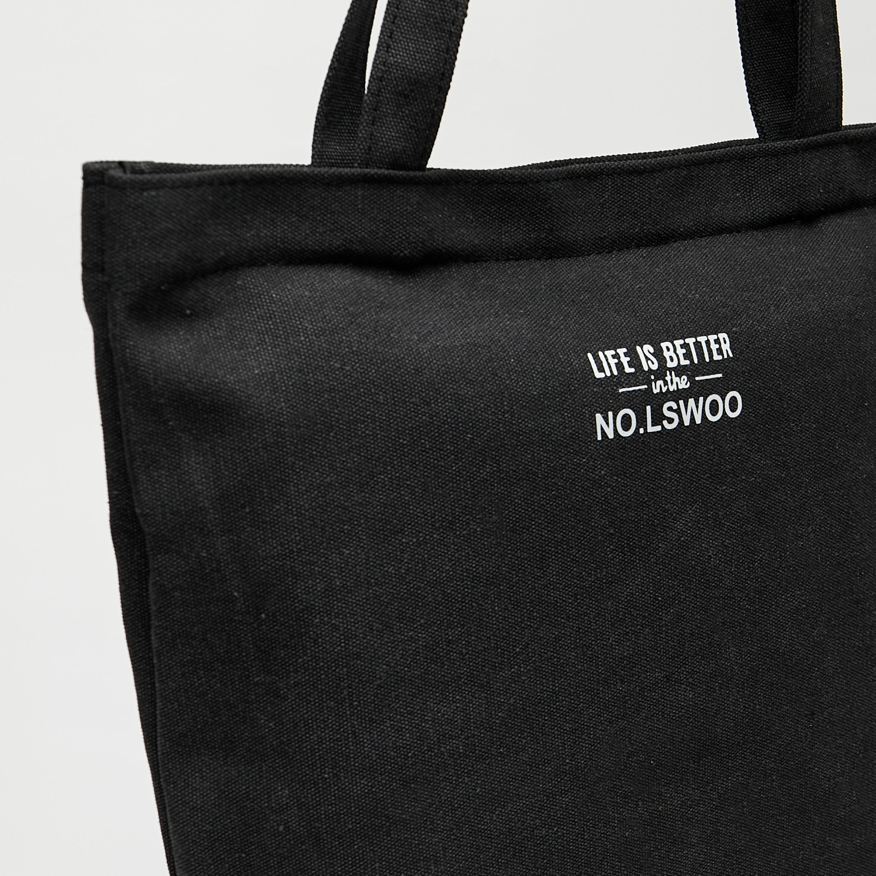 شنطة توتي بسحّاب إغلاق ومقابض مزدوجة وطبعات-men-bags-image-4