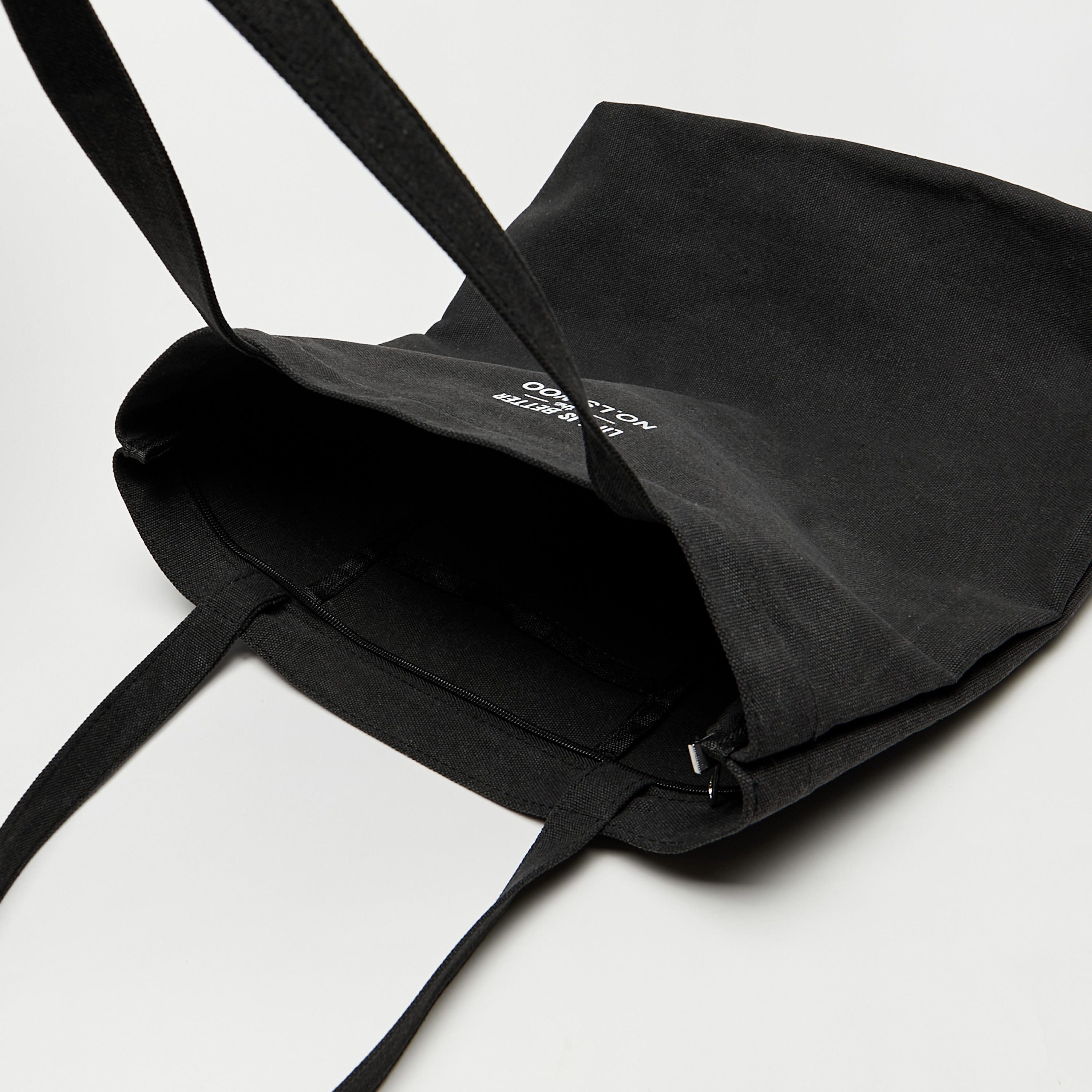شنطة توتي بسحّاب إغلاق ومقابض مزدوجة وطبعات-men-bags-image-5