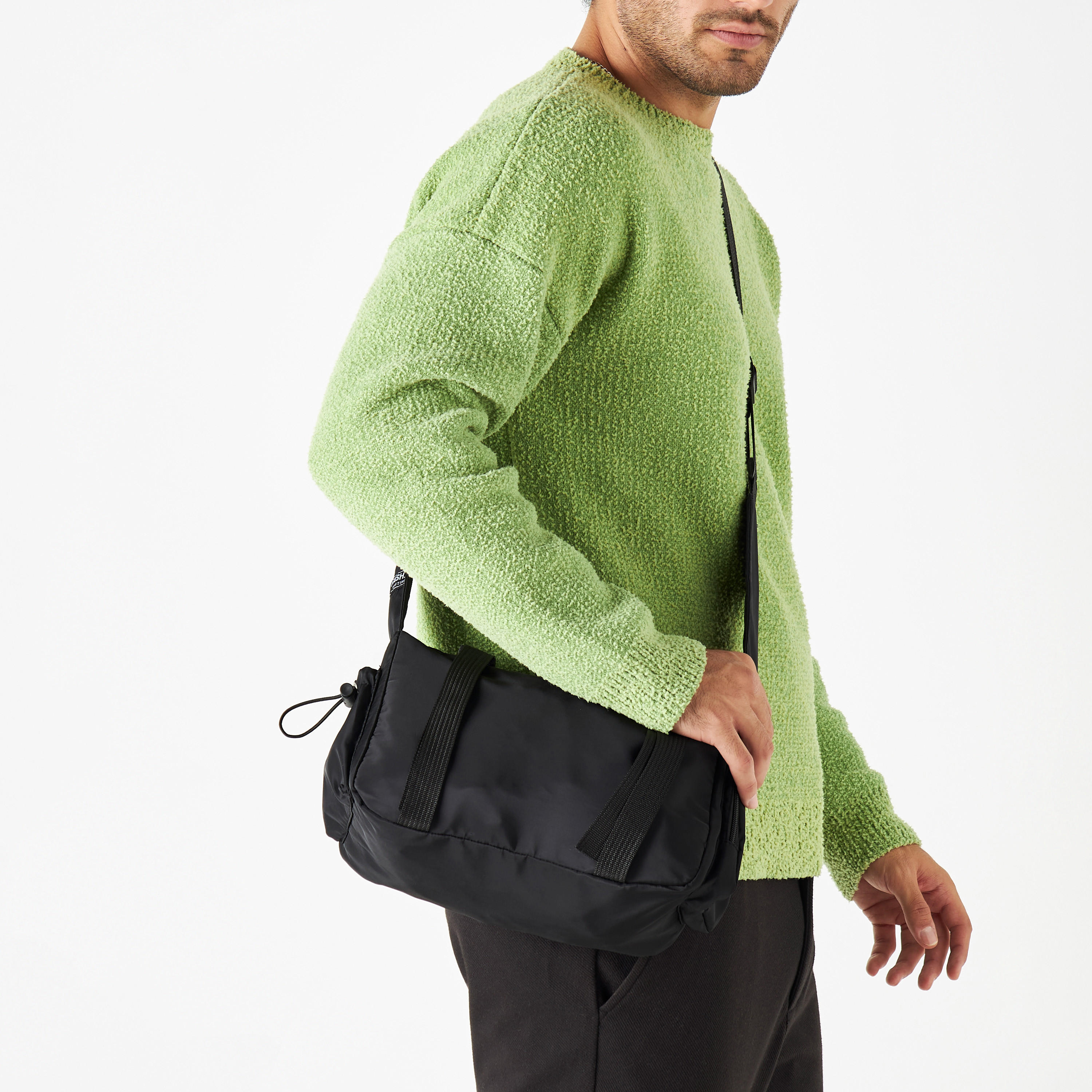 شنطة كروس بودي سادة بحزام قابل للتّعديل وسحّاب إغلاق-men-bags-image-4