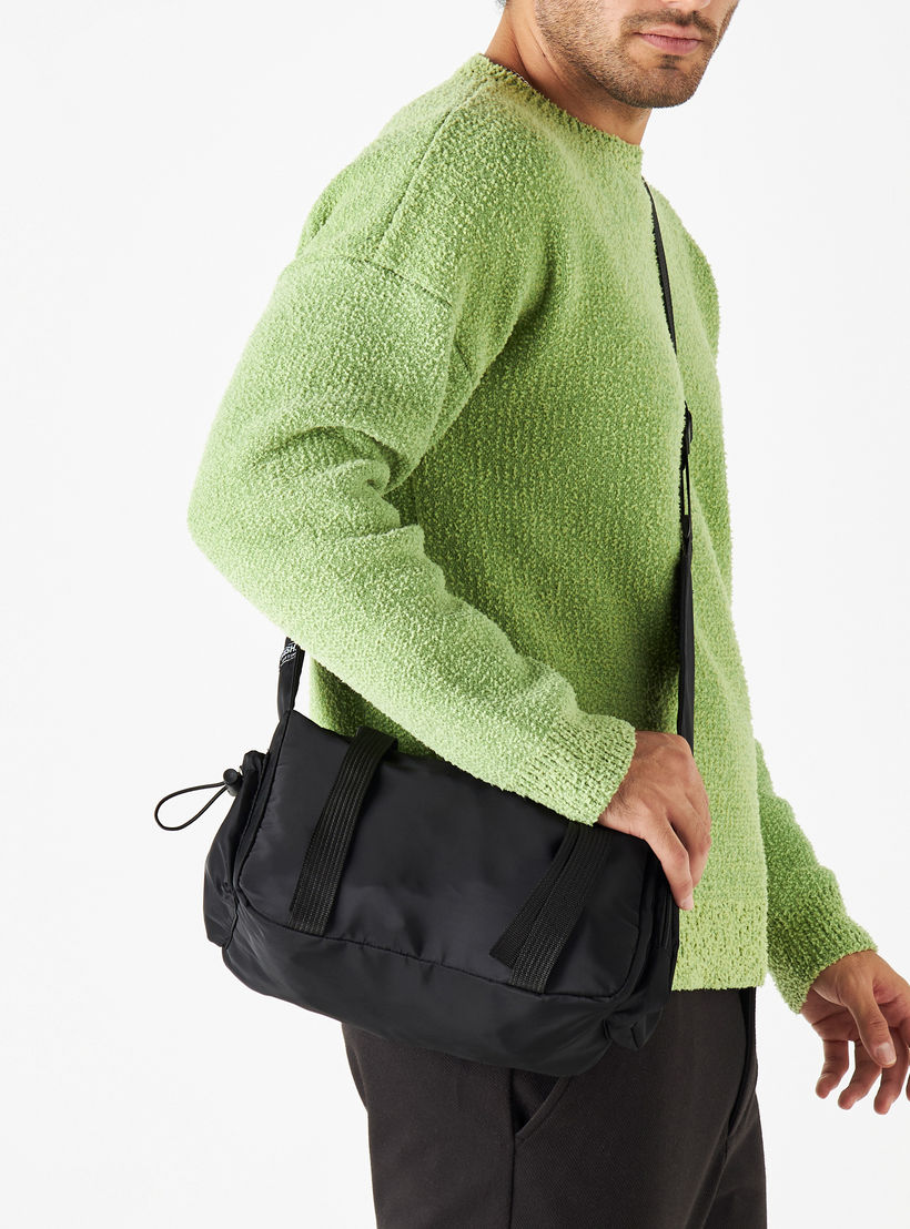 شنطة كروس بودي سادة بحزام قابل للتّعديل وسحّاب إغلاق-men-bags-image-4