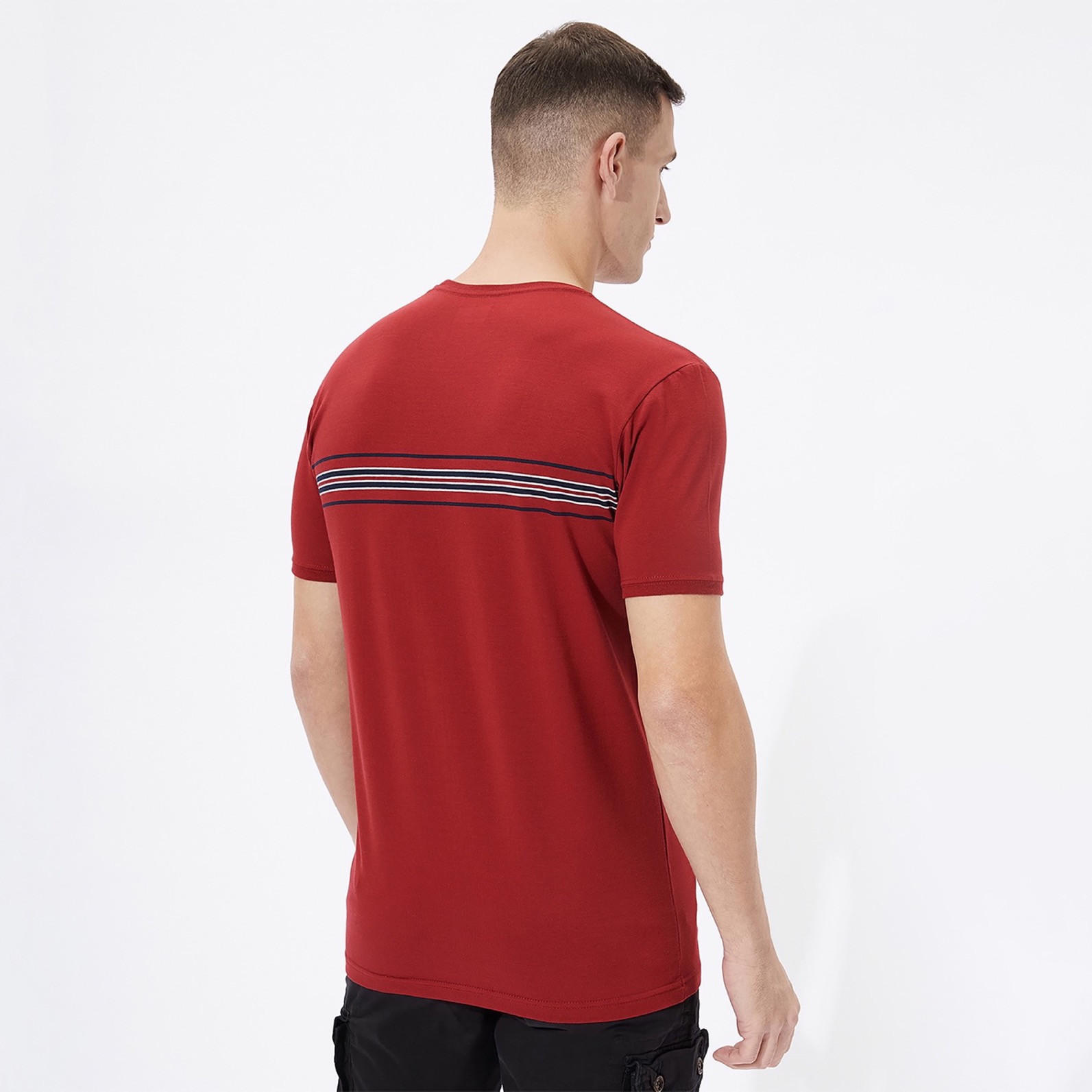 تيشيرت مخطط بياقة ضيقة وأكمام قصيرة من فهرنهايت-men-clothing-tshirtsandpolos-tshirts-image-4