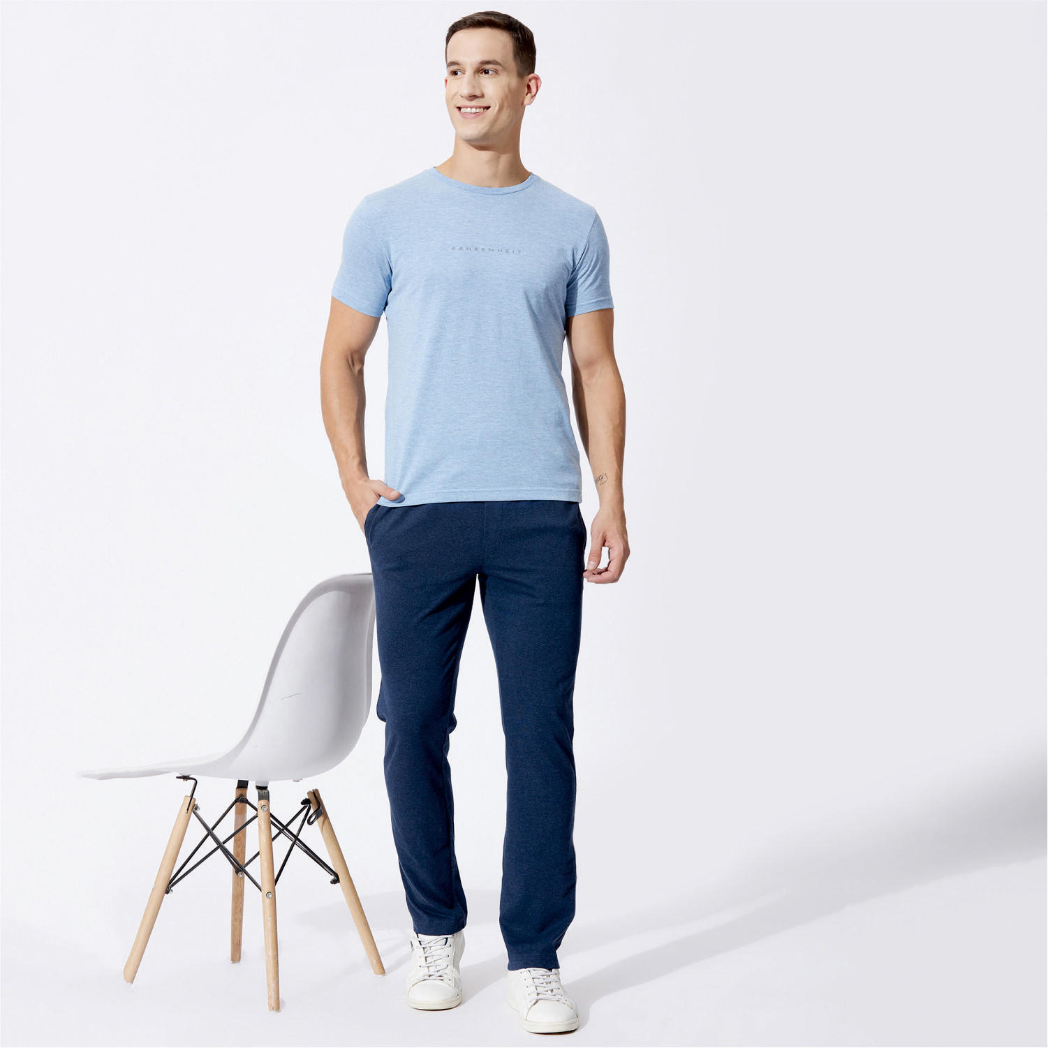 بنطلون رياضي سادة بقصّة مريحة ورباط إغلاق من فهرنهايت-men-clothing-bottoms-joggers-image-2