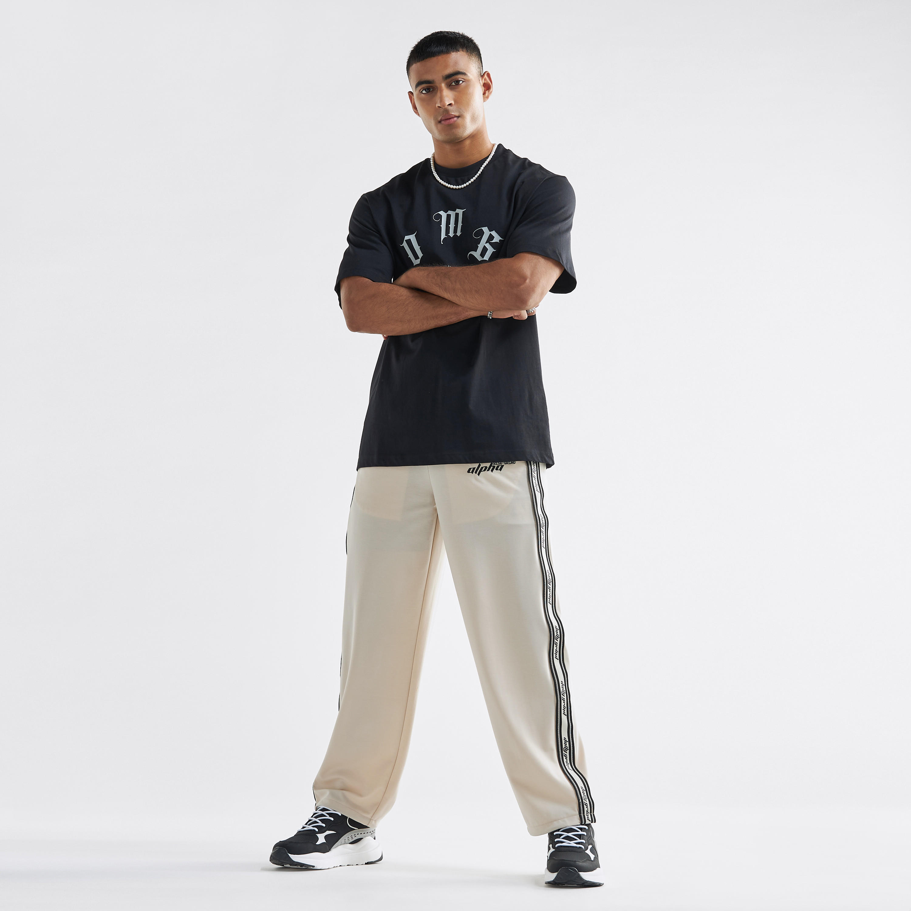 بنطلون رياضي برباط إغلاق وجيوب وشريط-men-clothing-bottoms-joggers-image-2