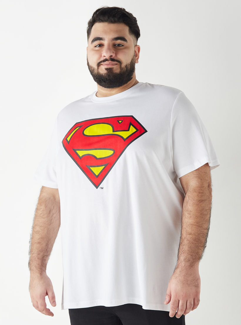 طقم من قطعتين - تيشيرت مقاس كبير بياقة ضيقة وأكمام قصيرة وطبعات سوبر مان-men-clothing-tshirtsandpolos-tshirts-image-2