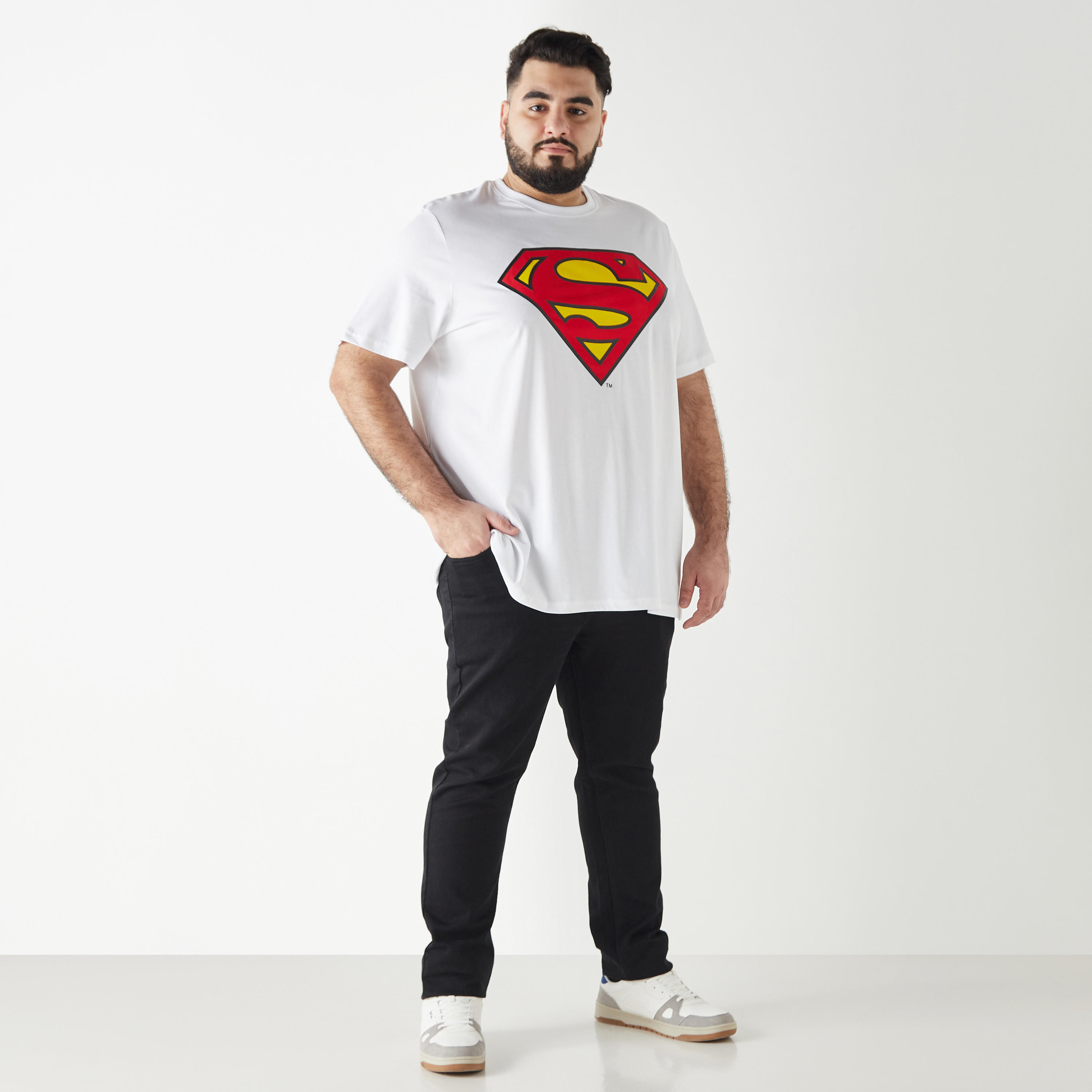 طقم من قطعتين - تيشيرت مقاس كبير بياقة ضيقة وأكمام قصيرة وطبعات سوبر مان-men-clothing-tshirtsandpolos-tshirts-image-3