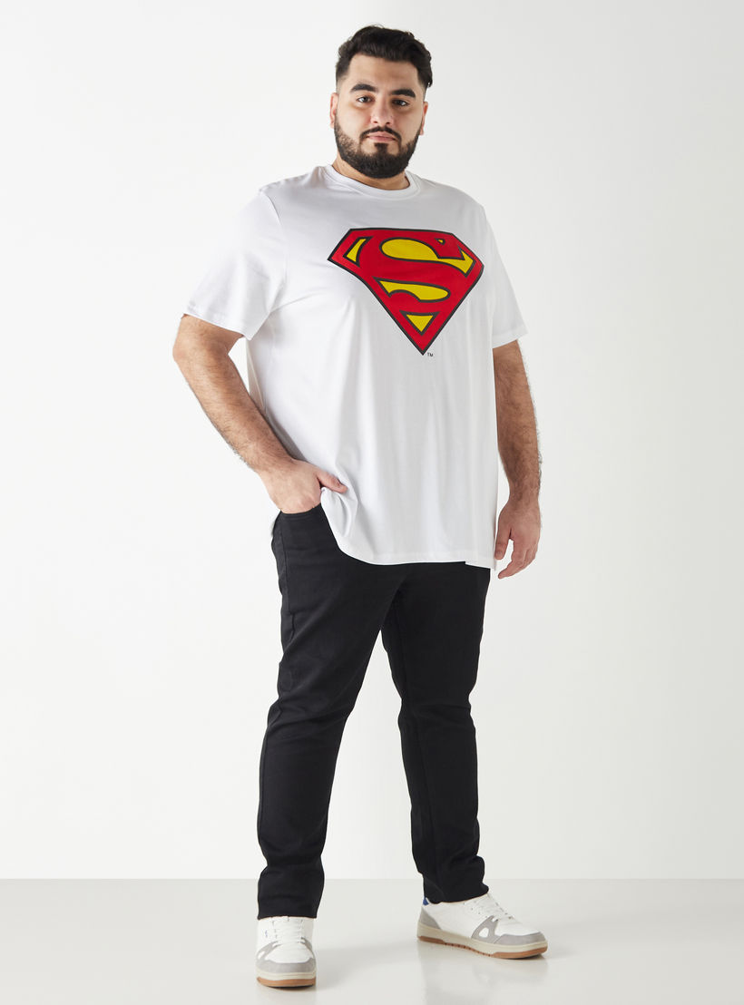 طقم من قطعتين - تيشيرت مقاس كبير بياقة ضيقة وأكمام قصيرة وطبعات سوبر مان-men-clothing-tshirtsandpolos-tshirts-image-3