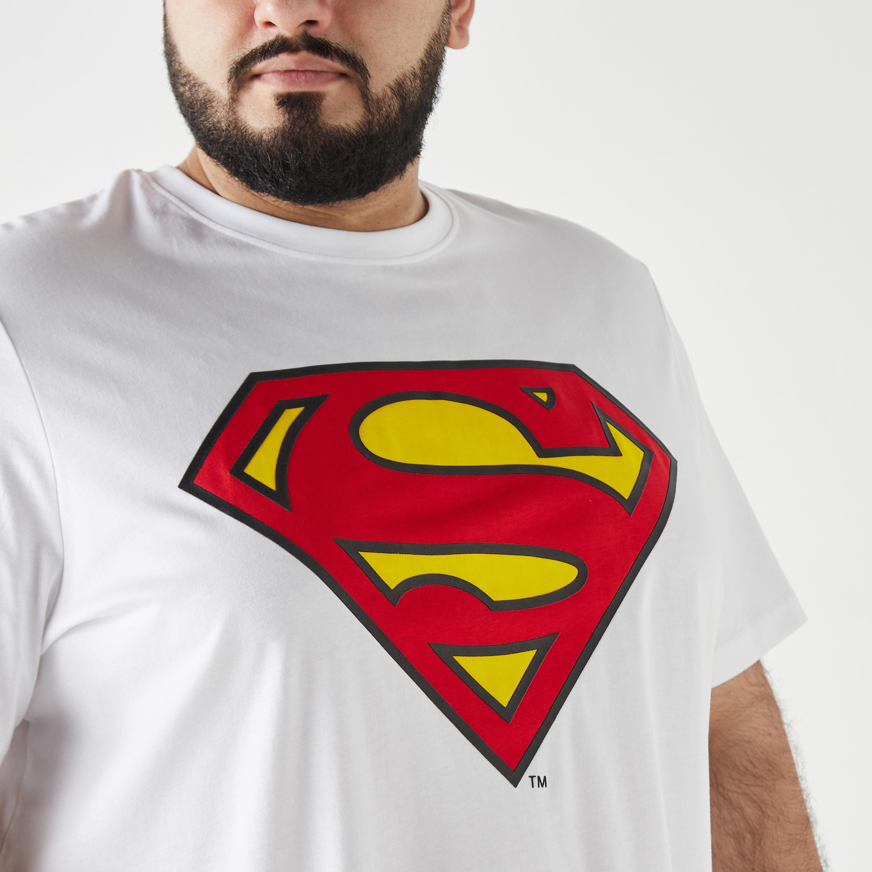 طقم من قطعتين - تيشيرت مقاس كبير بياقة ضيقة وأكمام قصيرة وطبعات سوبر مان-men-clothing-tshirtsandpolos-tshirts-image-5
