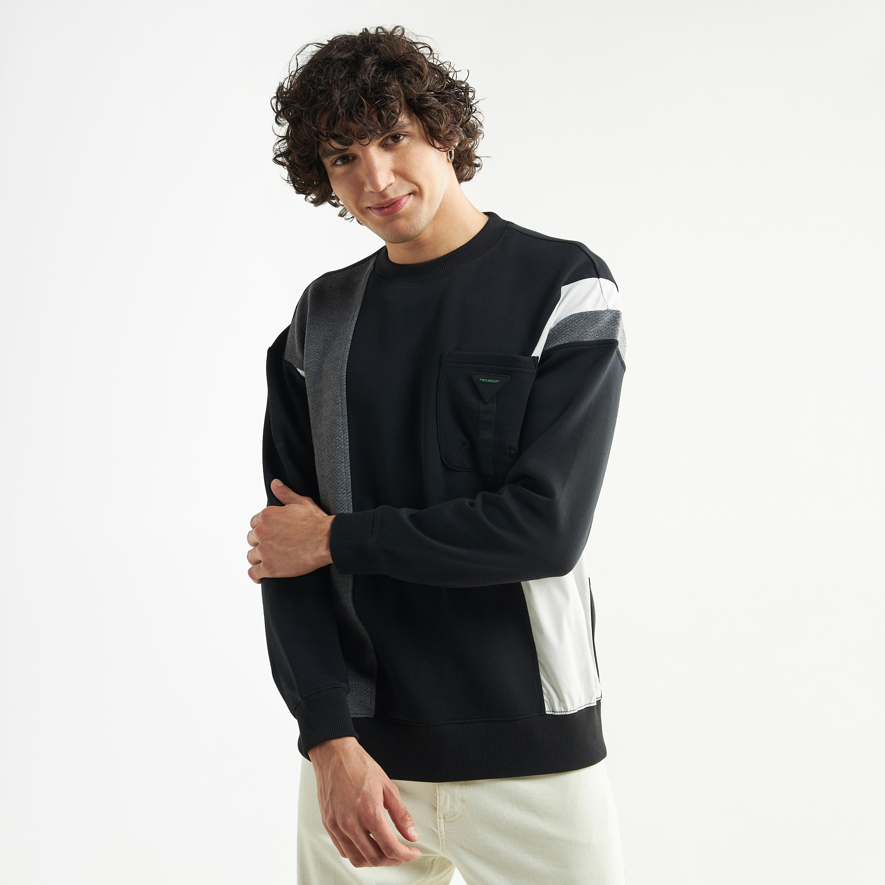 سويت شيرت بجيب وأكمام طويلة-men-winterwear-hoodiesandsweatshirts-image-1