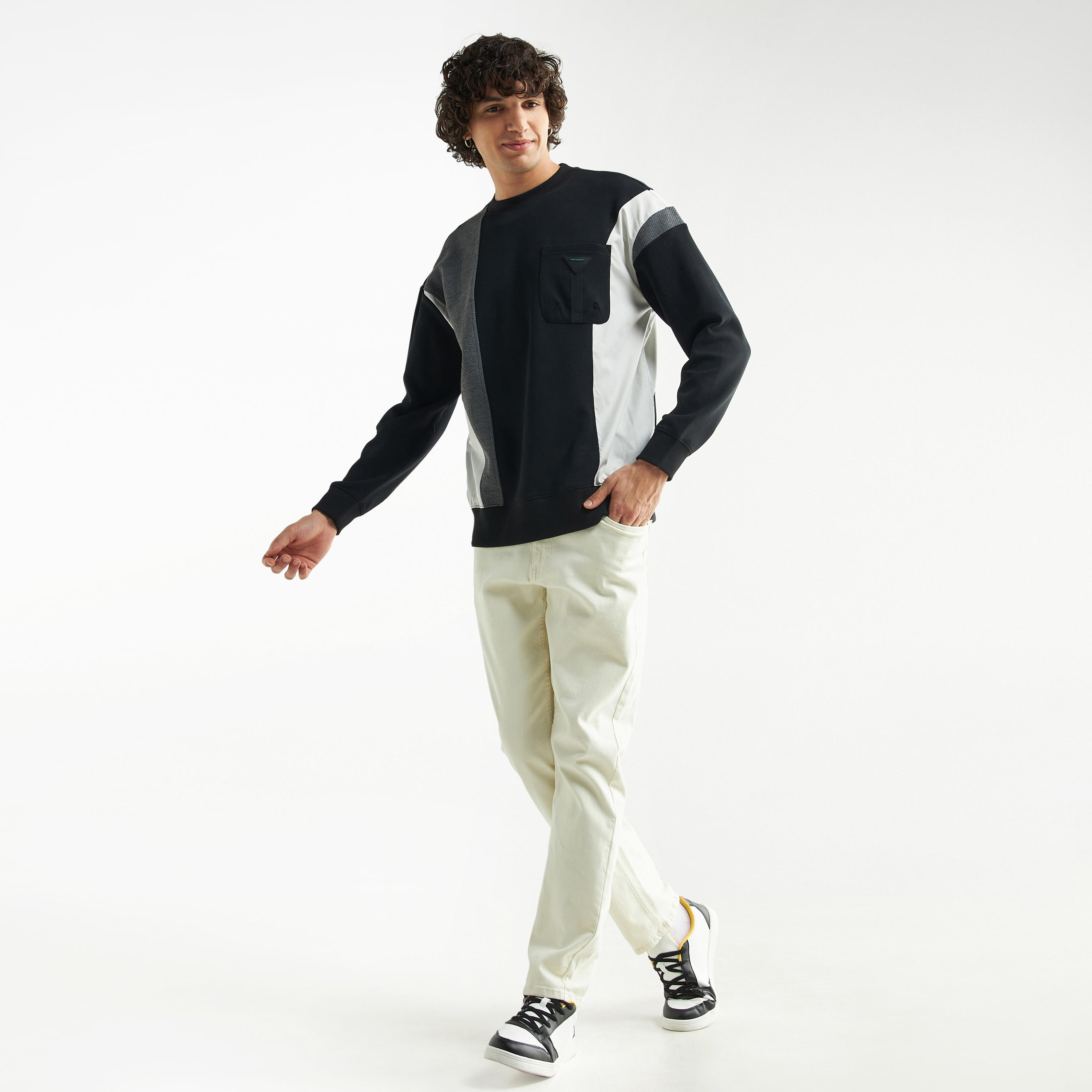 سويت شيرت بجيب وأكمام طويلة-men-winterwear-hoodiesandsweatshirts-image-2