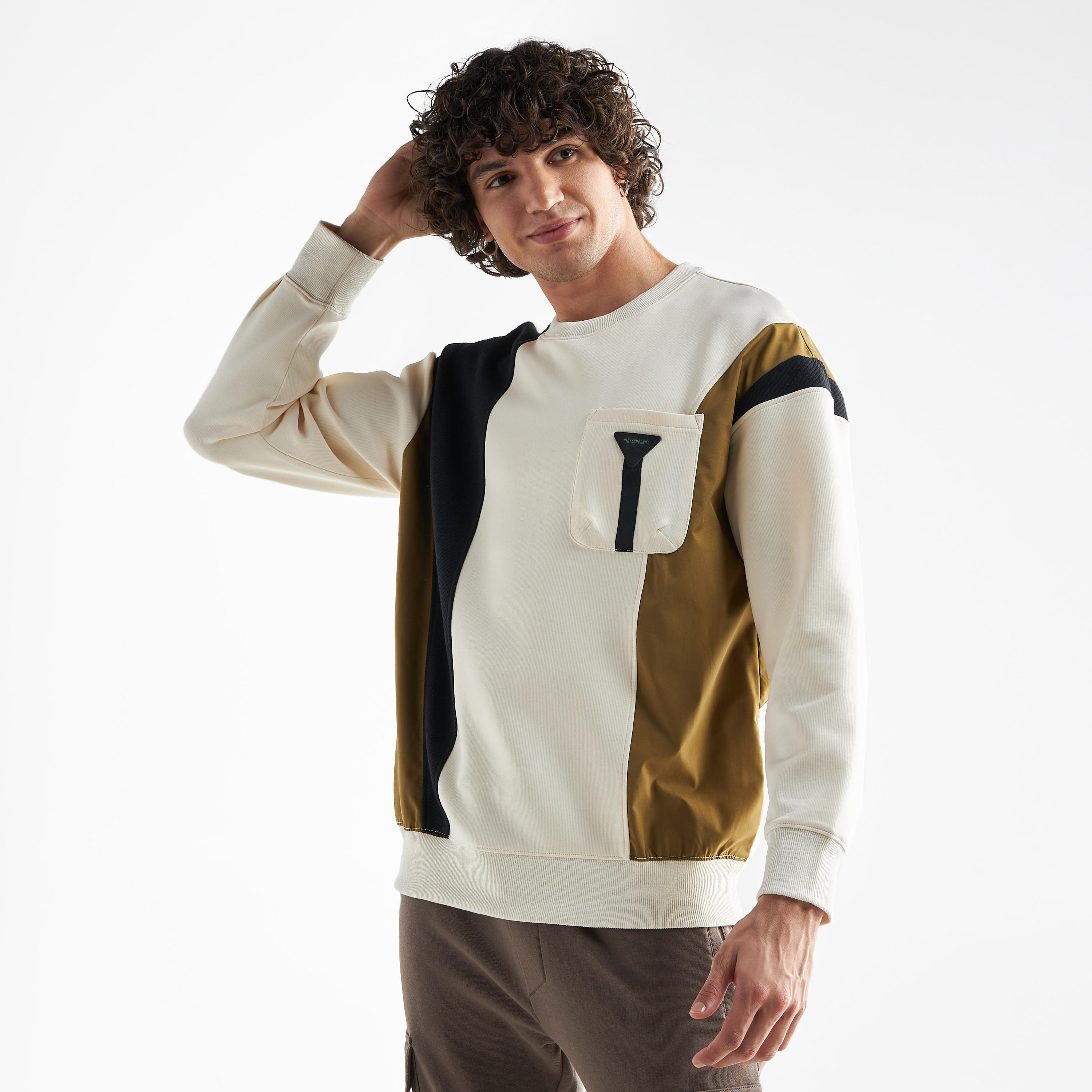 سويت شيرت بجيب وأكمام طويلة-men-winterwear-hoodiesandsweatshirts-image-1