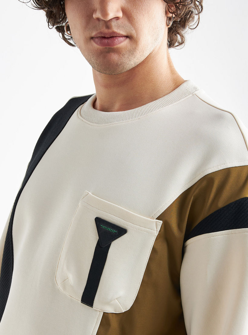 سويت شيرت بجيب وأكمام طويلة-men-winterwear-hoodiesandsweatshirts-image-4