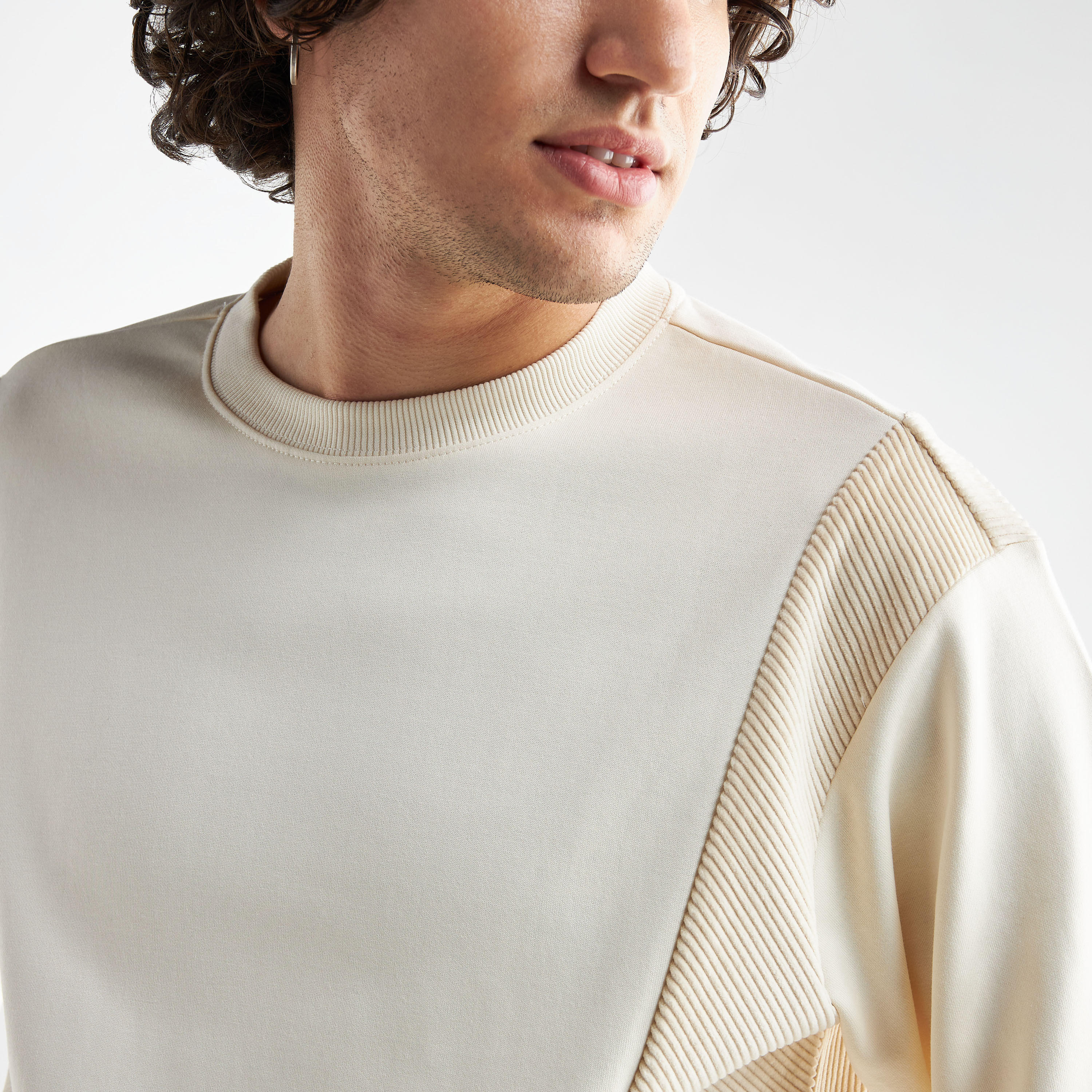 سويت شيرت بياقة ضيّقة وأكمام طويلة-men-winterwear-hoodiesandsweatshirts-image-4