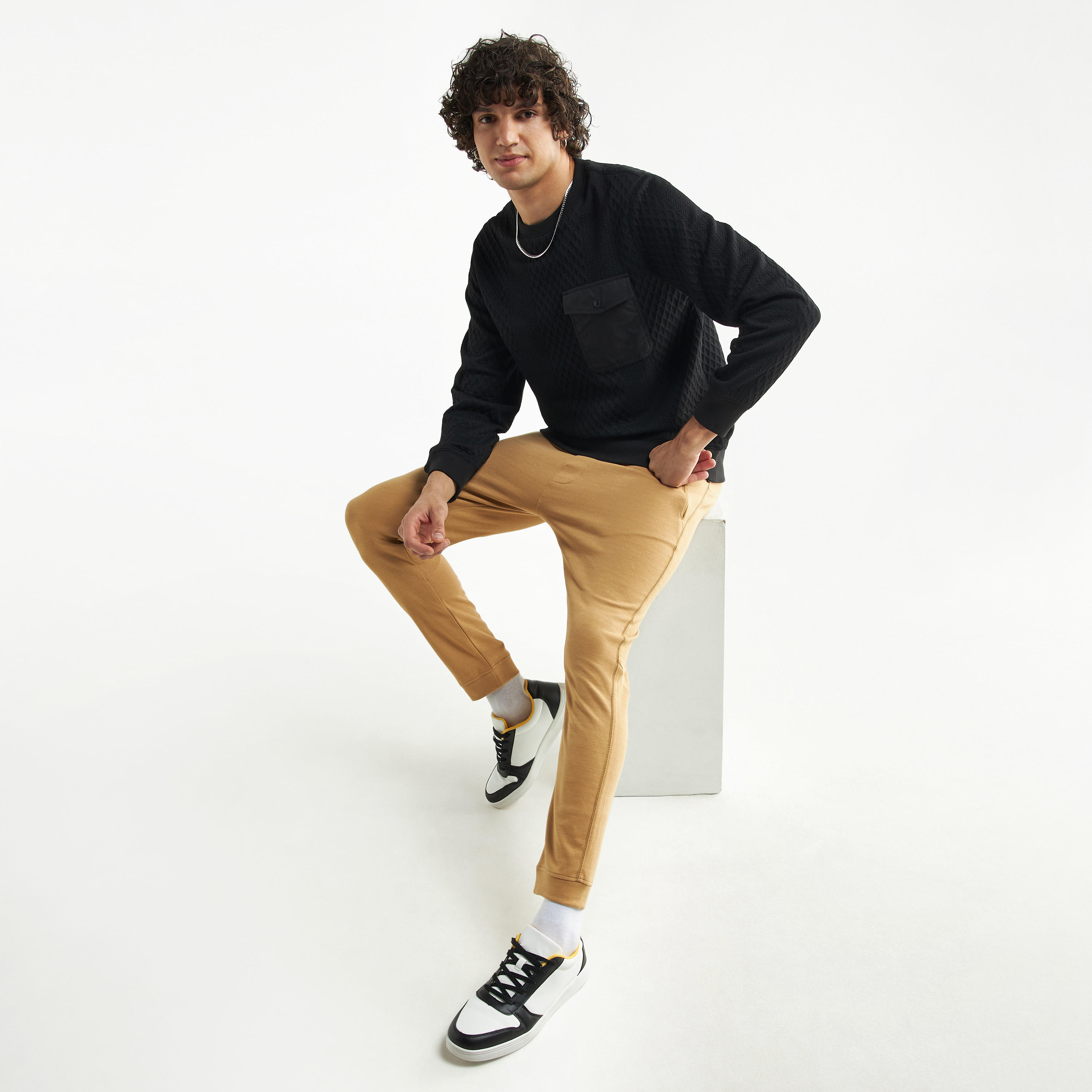 سويت شيرت بارز الملمس بأكمام طويلة وجيب-men-winterwear-hoodiesandsweatshirts-image-2