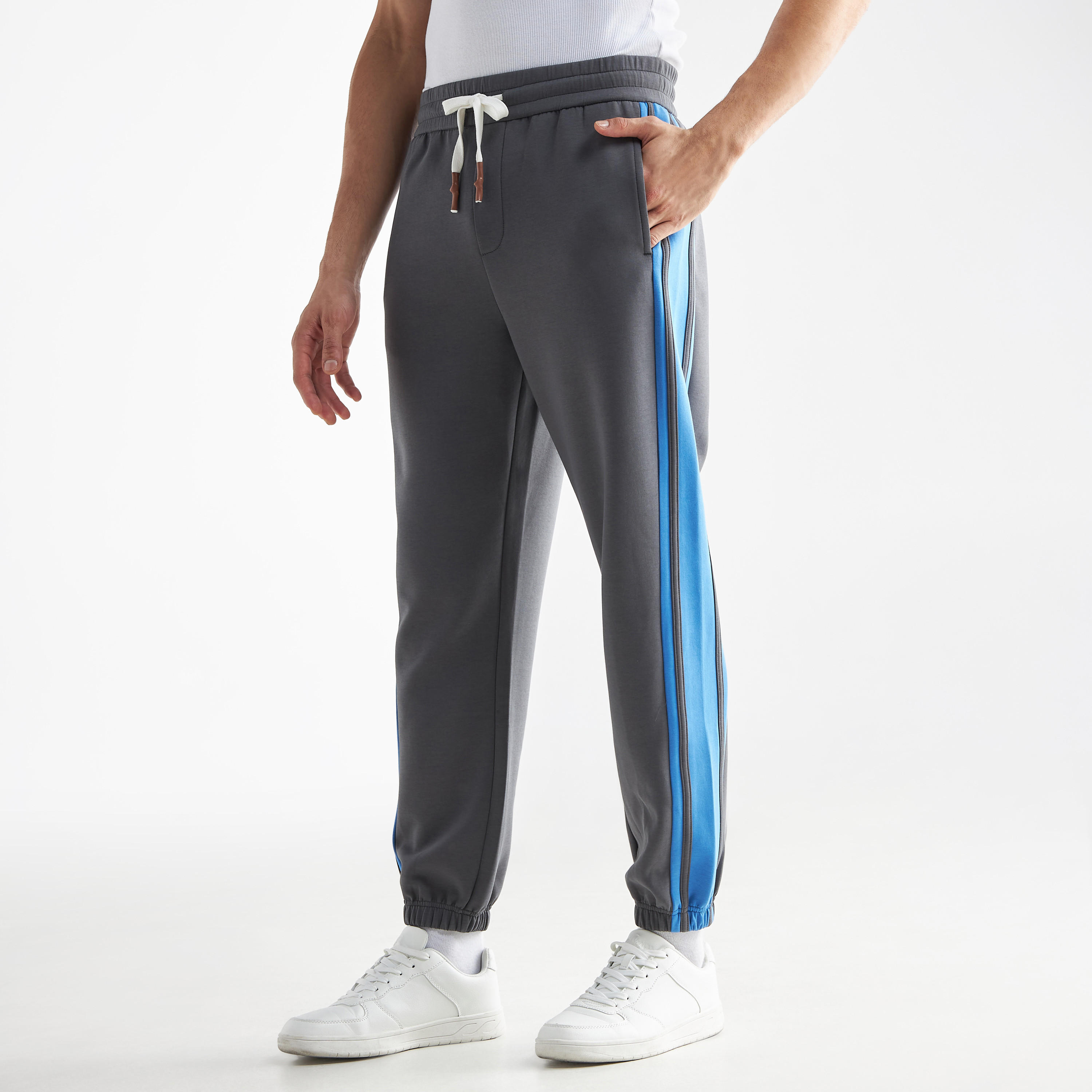 بنطلون رياضي مخطّط برباط إغلاق وجيوب-men-clothing-bottoms-joggers-image-4