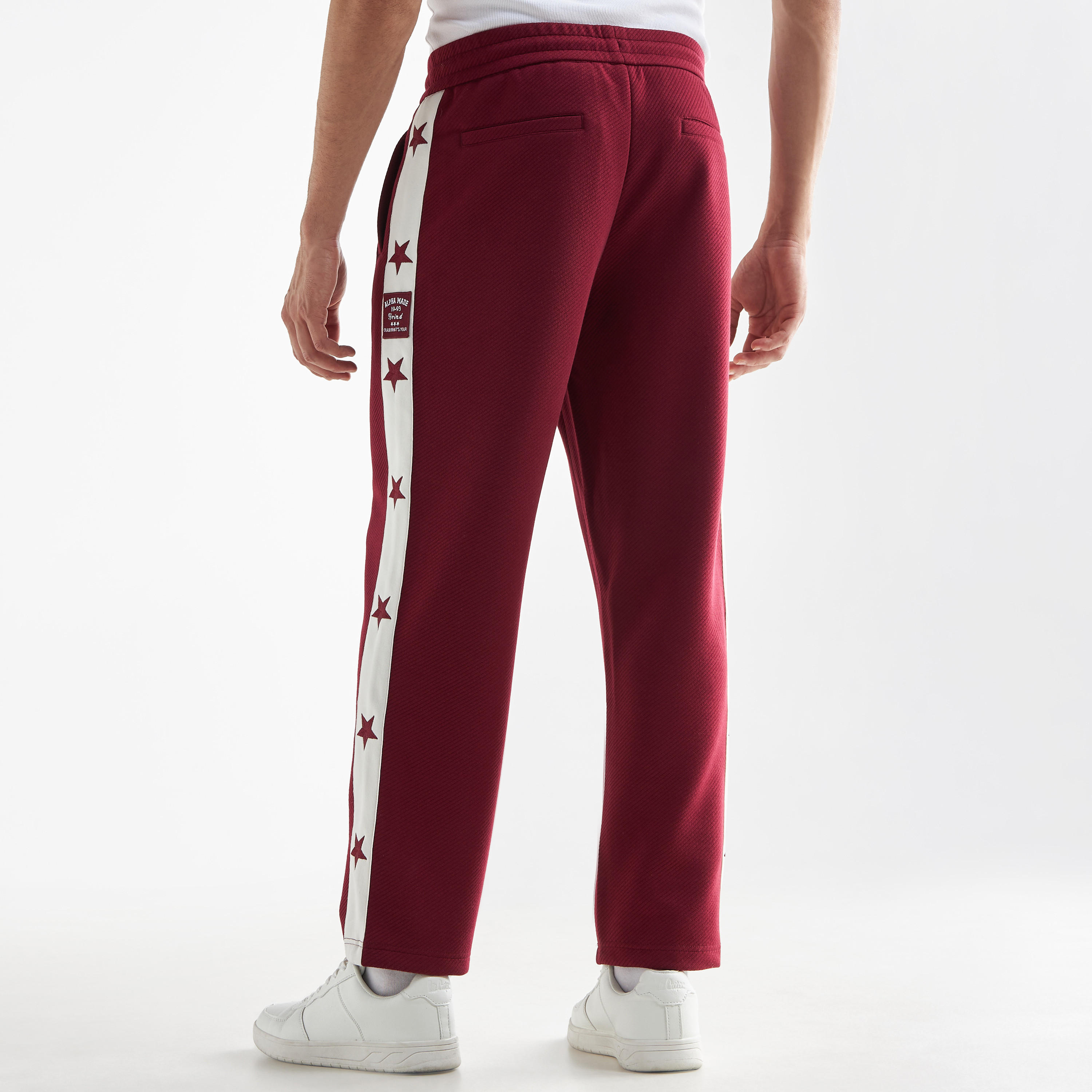 بنطلون رياضي بجيوب جانبية ورباط إغلاق-men-clothing-bottoms-joggers-image-2