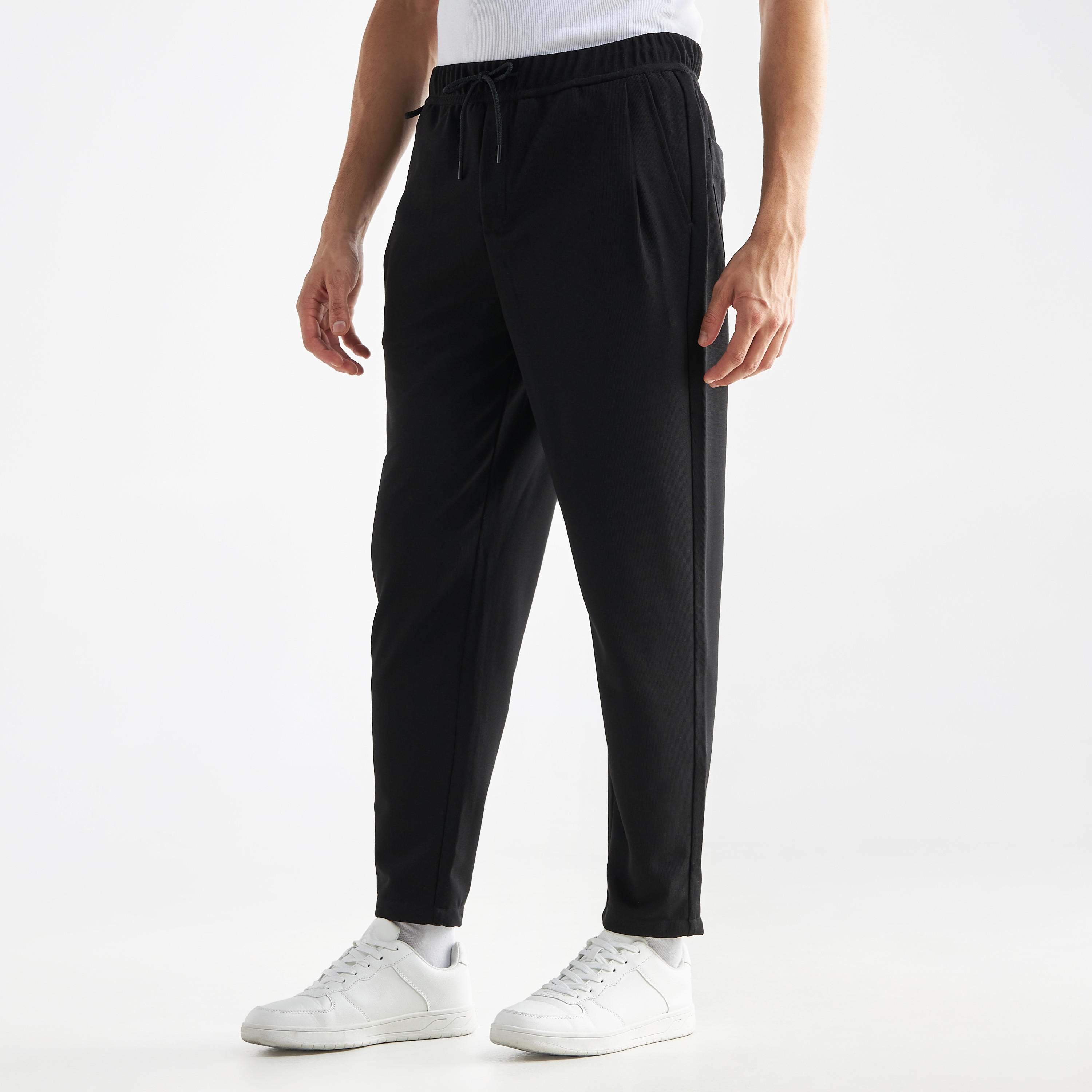 بنطلون رياضي بخصر مرن وجيوب-men-clothing-bottoms-joggers-image-4