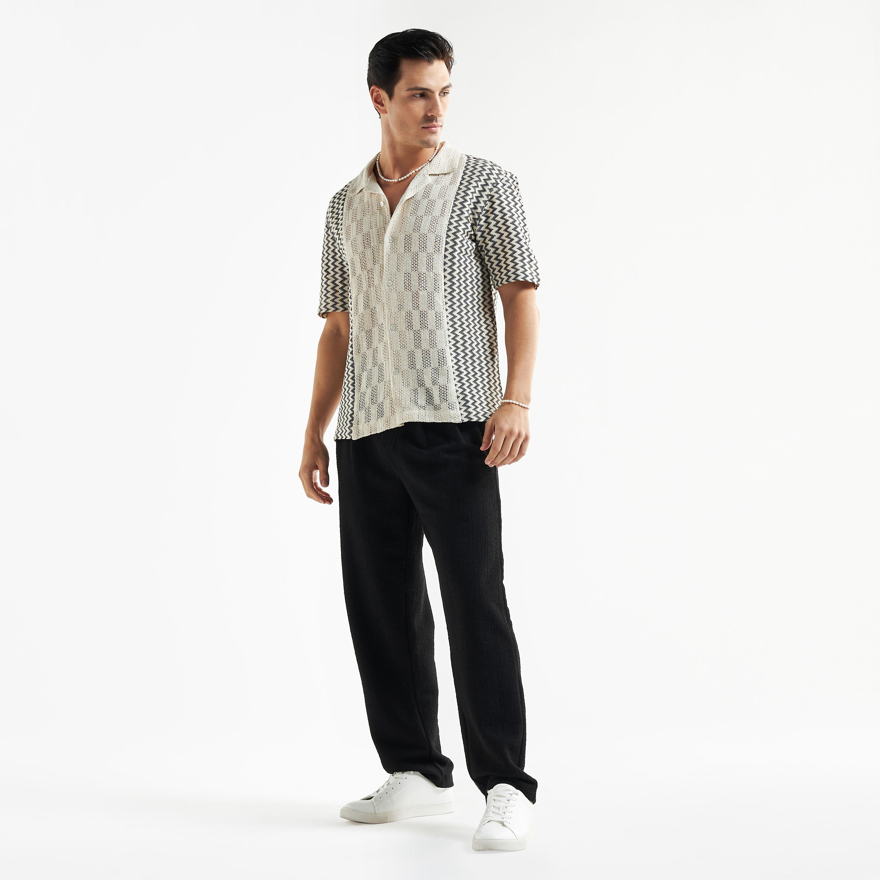 قميص بارز الملمس شيفرون بأكمام قصيرة وياقة طويلة-men-clothing-shirts-image-2