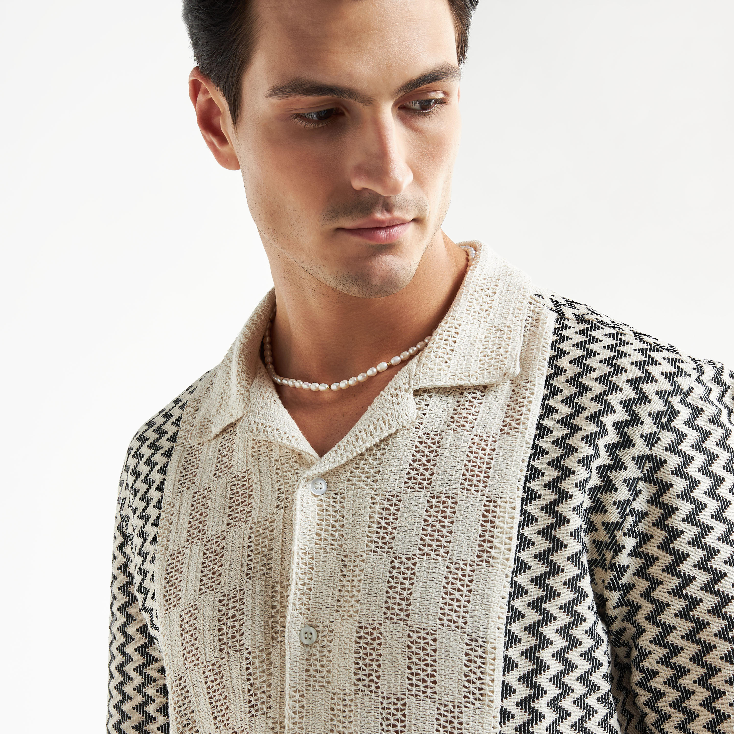 قميص بارز الملمس شيفرون بأكمام قصيرة وياقة طويلة-men-clothing-shirts-image-4