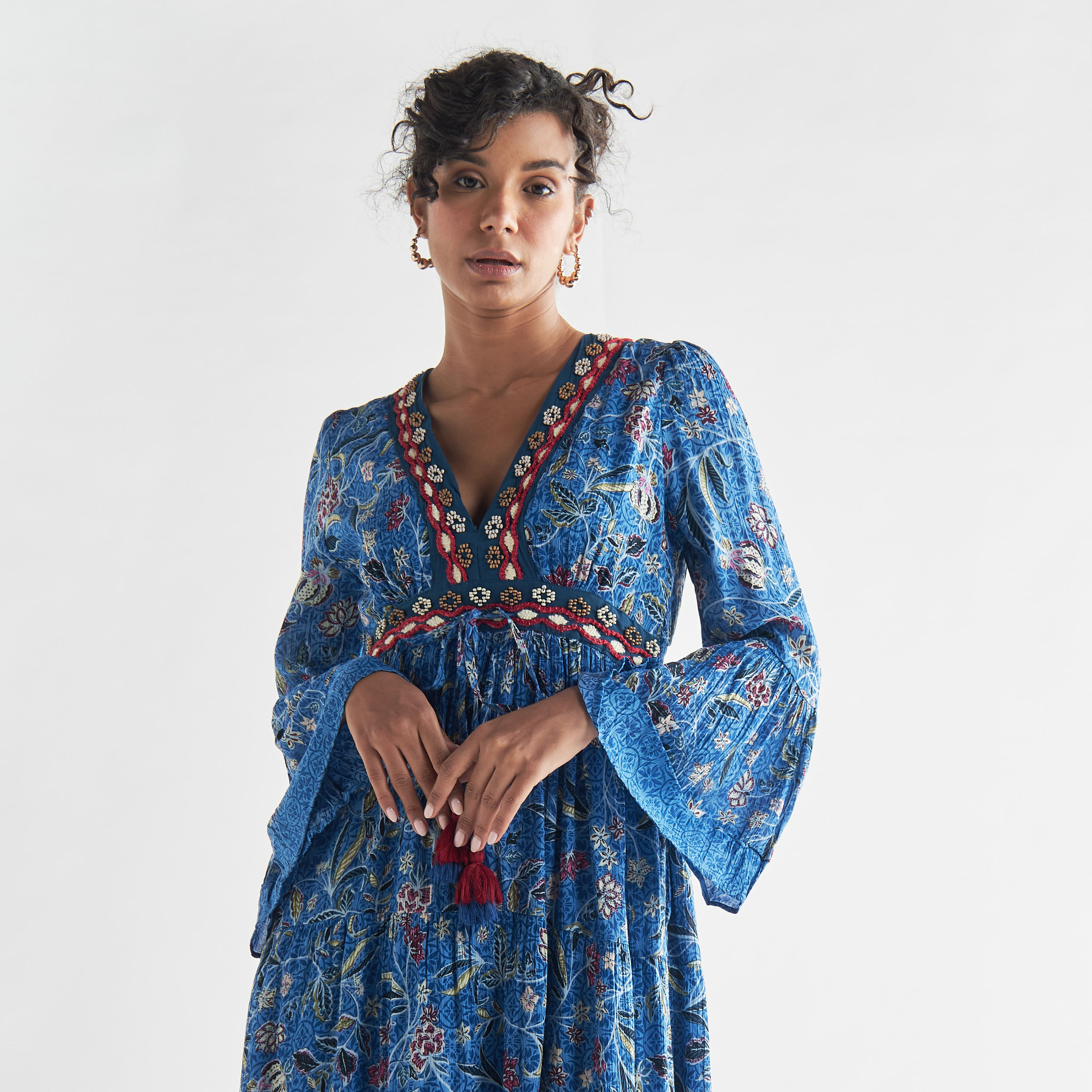 فستان بياقة V وطبعات أزهار وأكمام جرس-women-clothing-dresses-image-4