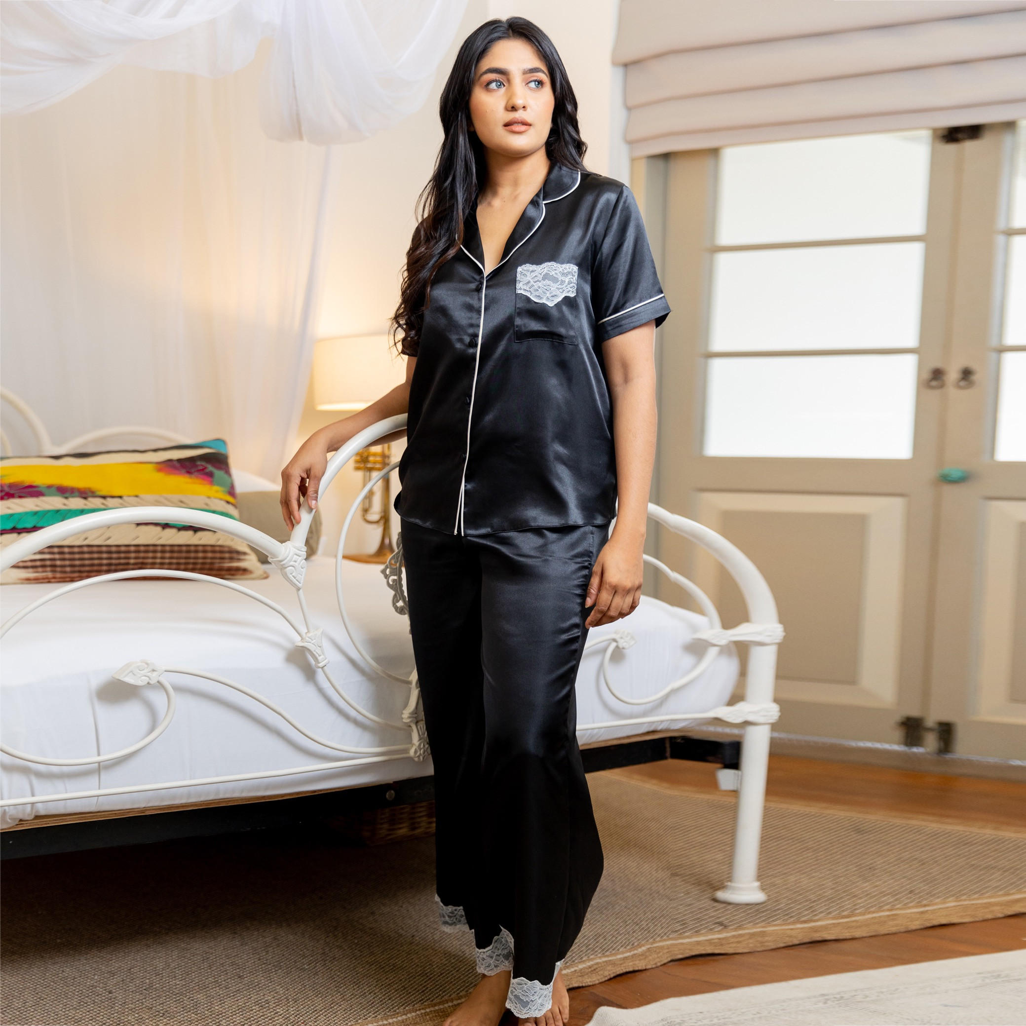 طقم بنطلون بيحاما وقميص ساتين بتفاصيل دانتيل من آدارايا-women-clothing-nightwear-pyjamas-longsets-image-1