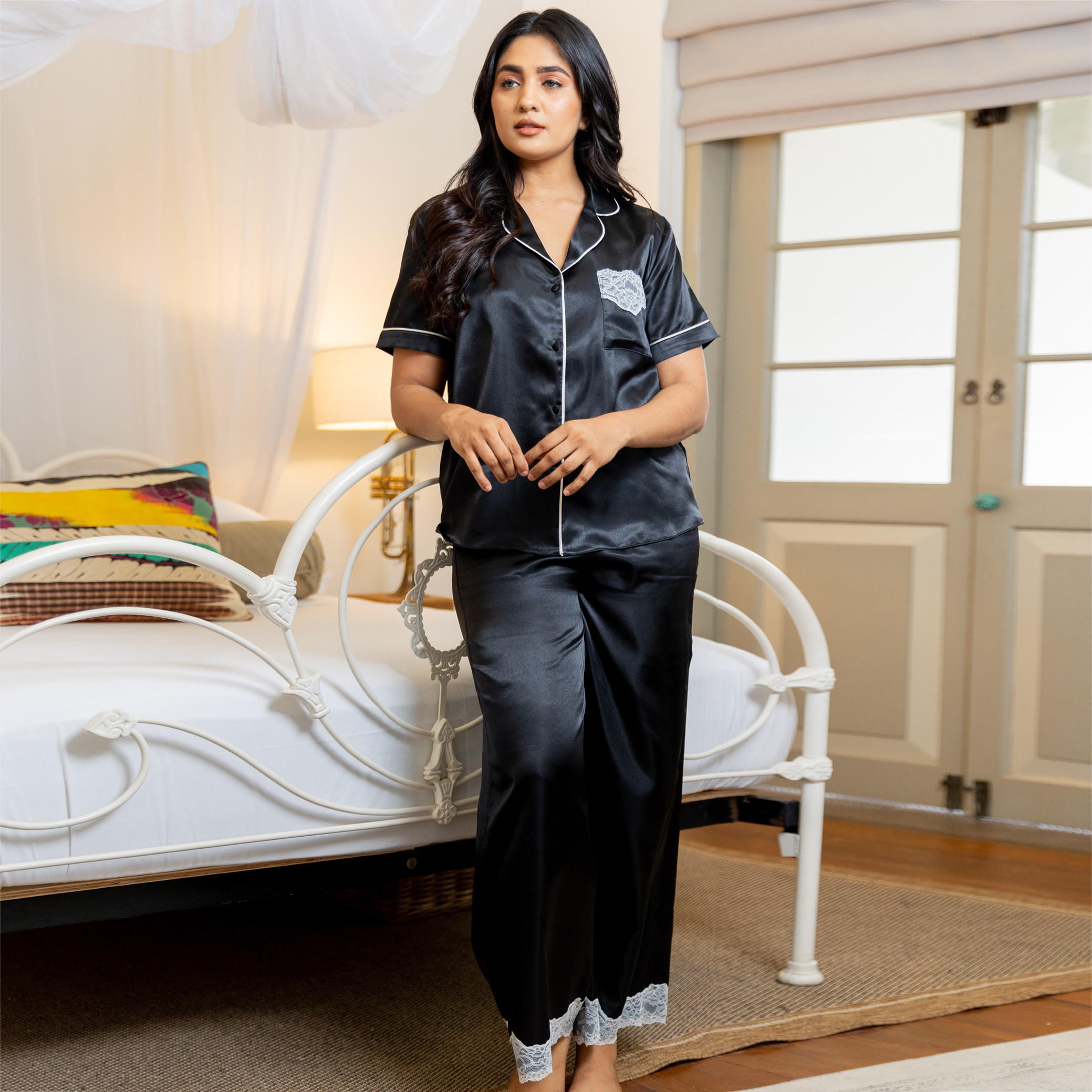طقم بنطلون بيحاما وقميص ساتين بتفاصيل دانتيل من آدارايا-women-clothing-nightwear-pyjamas-longsets-image-4