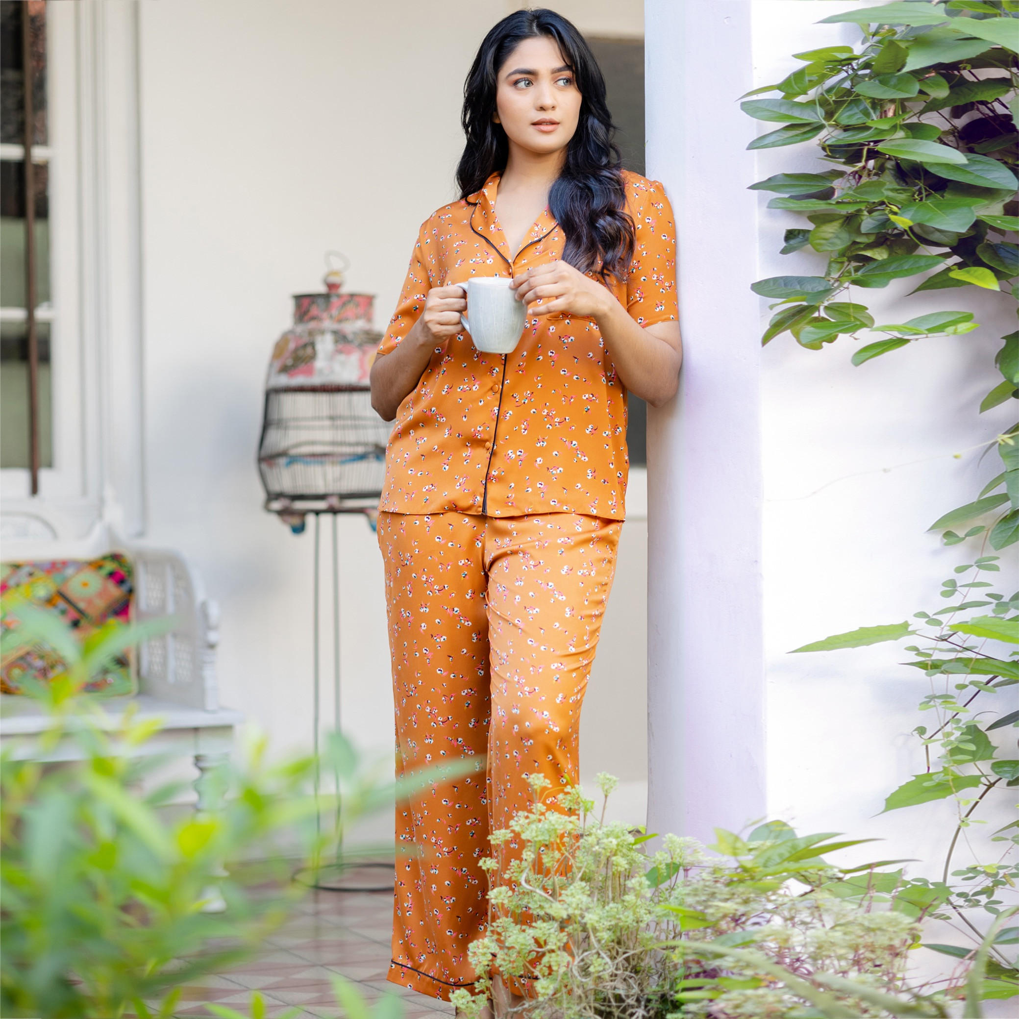طقم بنطلون بيجاما وقميص ساتان بطبعات أزهار من آدارايا-women-clothing-nightwear-pyjamas-longsets-image-3