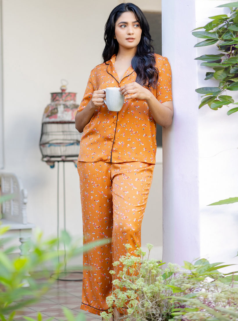 طقم بنطلون بيجاما وقميص ساتان بطبعات أزهار من آدارايا-women-clothing-nightwear-pyjamas-longsets-image-3