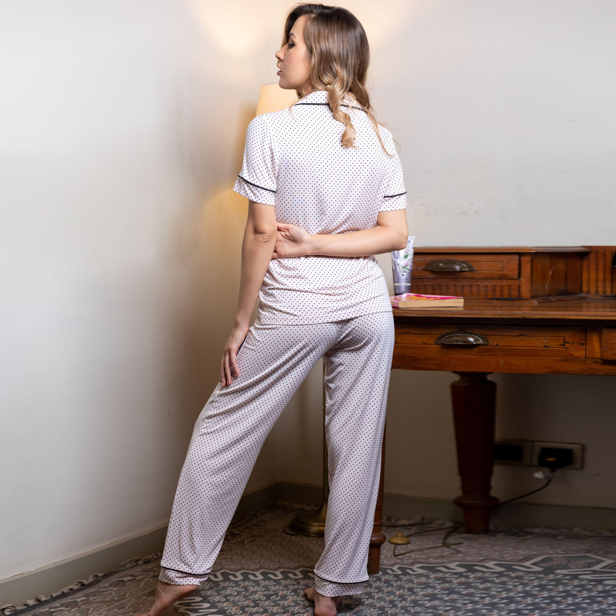طقم بنطلون بيجاما وقميص بطبعات من آدارايا-women-clothing-nightwear-pyjamas-longsets-image-3